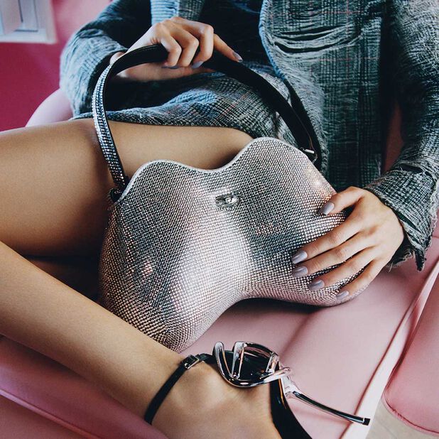 Imagen que muestra un nuevo bolso de la colección Primavera-Verano 2025 de Diesel.