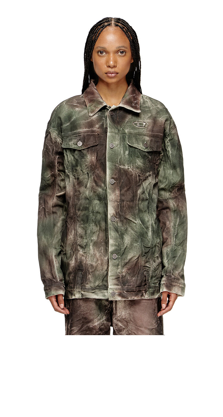 Chaqueta trucker de lona camuflada arrugada