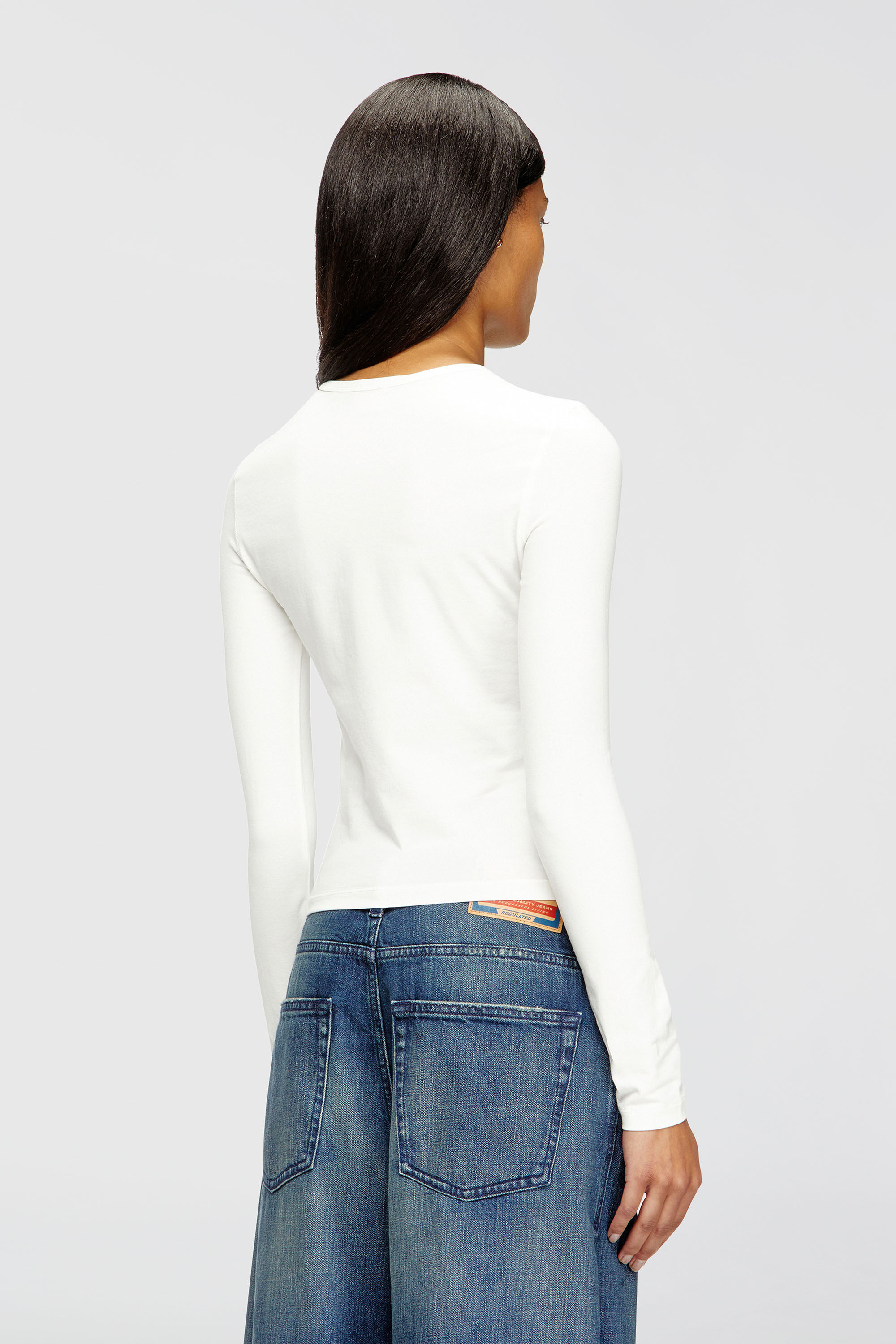 Diesel - T-UNCUTIESLONG-LS-OD, Jersey de algod&oacute;n con logotipo Oval D Mujer in Blanco - 4