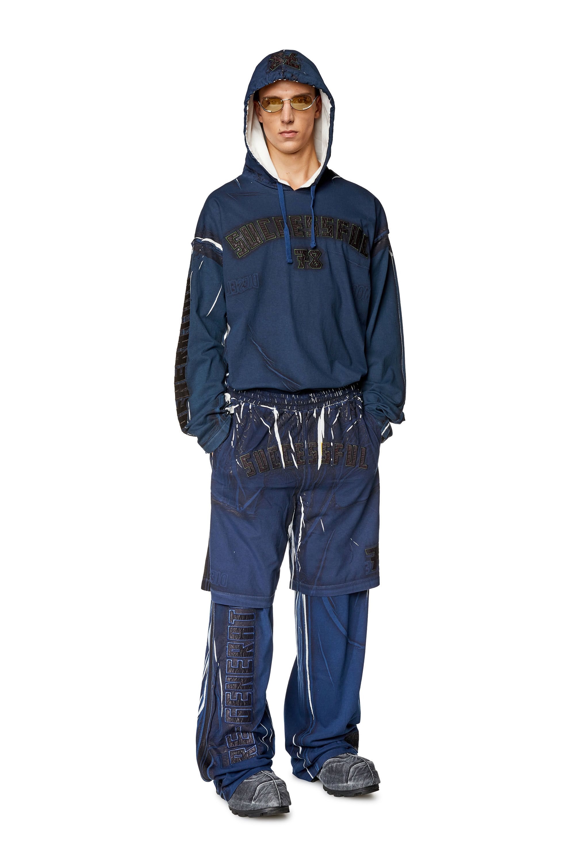 Diesel - P-ROWY-LONG, Pantalones deportivos con sobreimpresión sombreada Hombre in Azul marino - 1