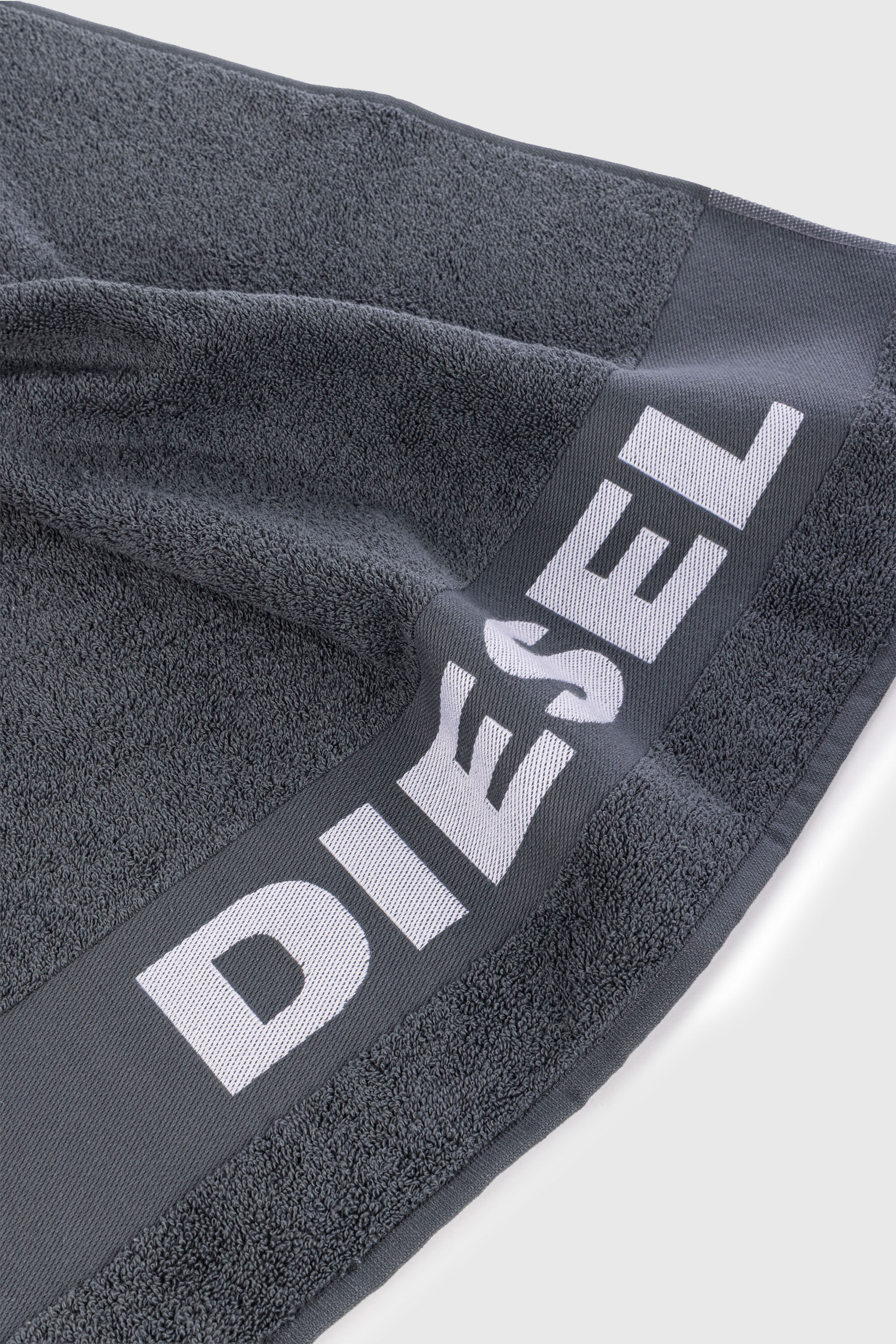 Diesel - 1015211 LOGO-COTTON TOWEL 100X180 GREY, Toalla de Felpa de Algod&oacute;n con Logotipo Unisex in Gris - 3