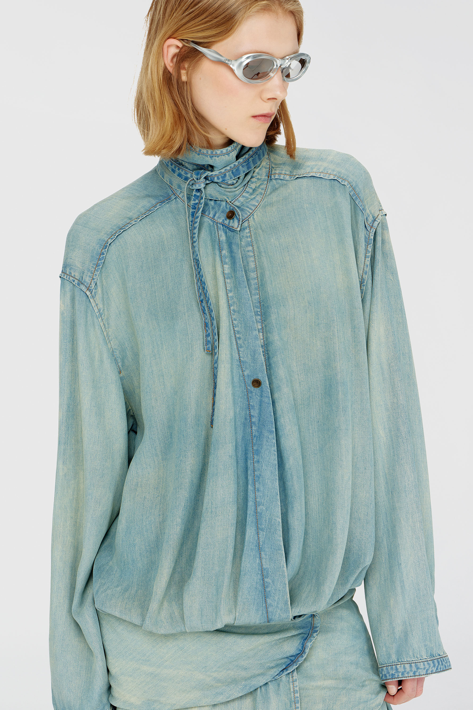Diesel - DE-TILORA-S, Vestido camisero denim oversized con drapeado Mujer in Azul marino - 5