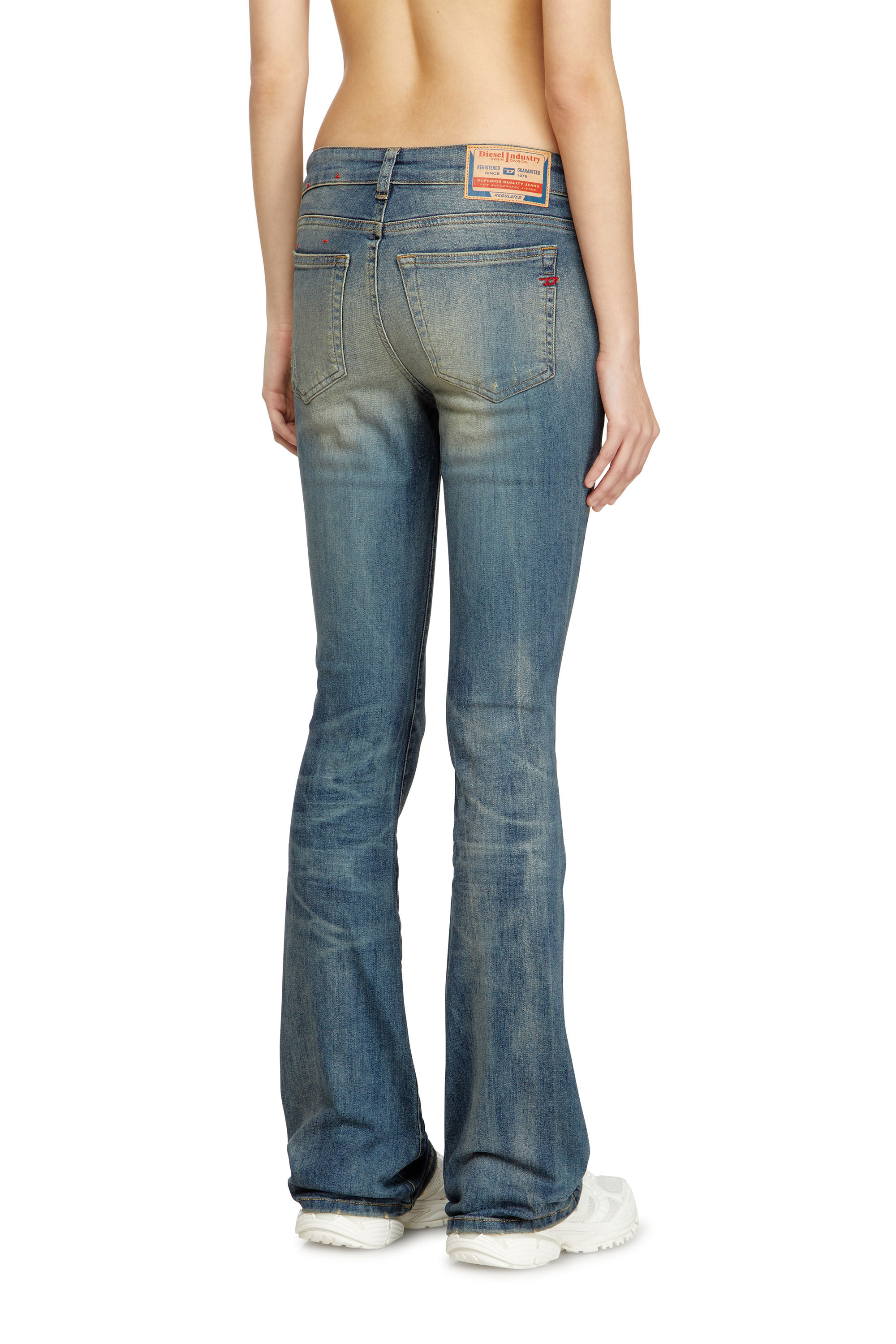 Diesel - Bootcut Jeans 1969 D-Ebbey 0ADBP Mujer, Azul medio - 4