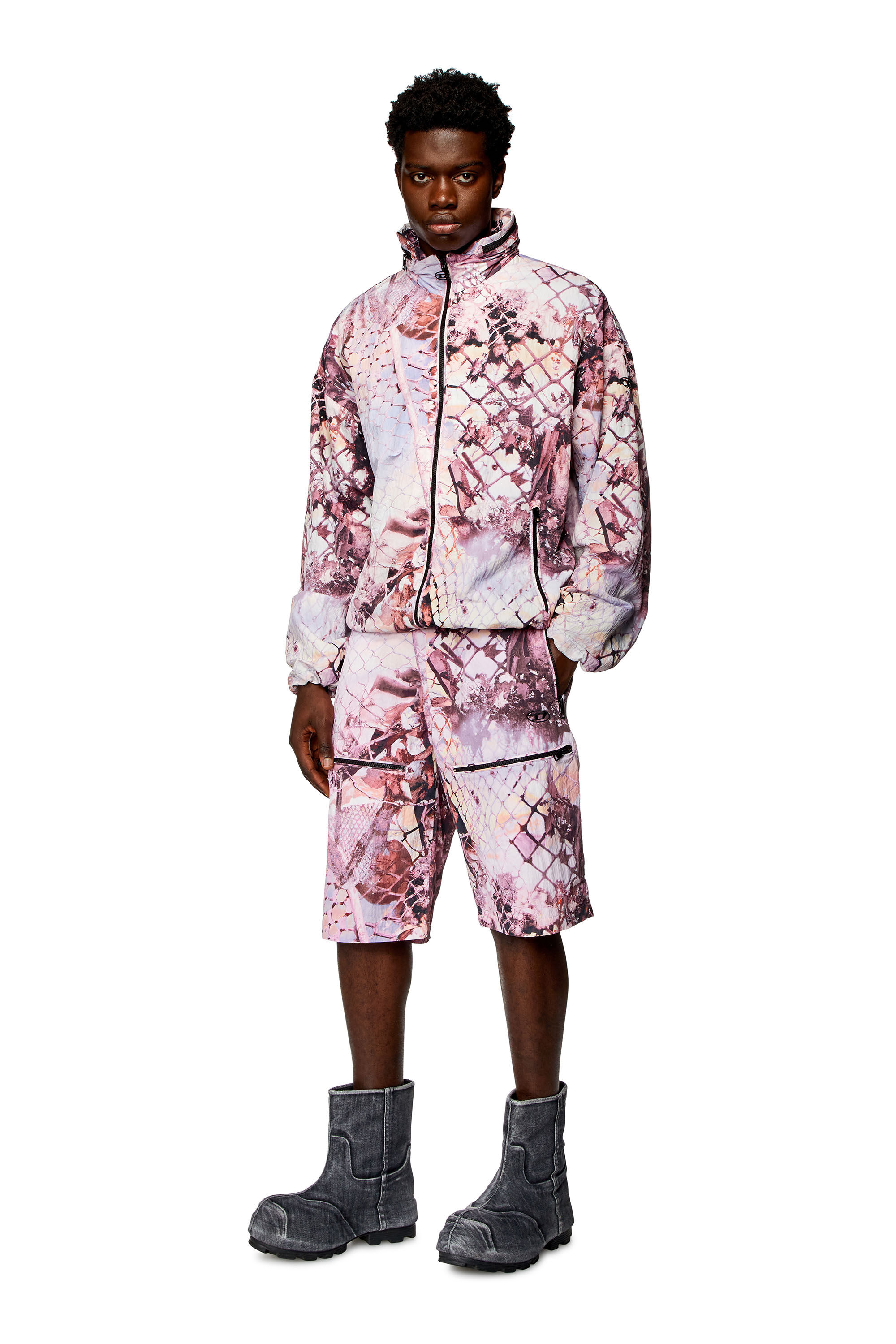 Diesel - P-MCKELL-SHORT-A, Pantalones cortos cargo de nailon con estampado abstracto Hombre in Rosa - 1