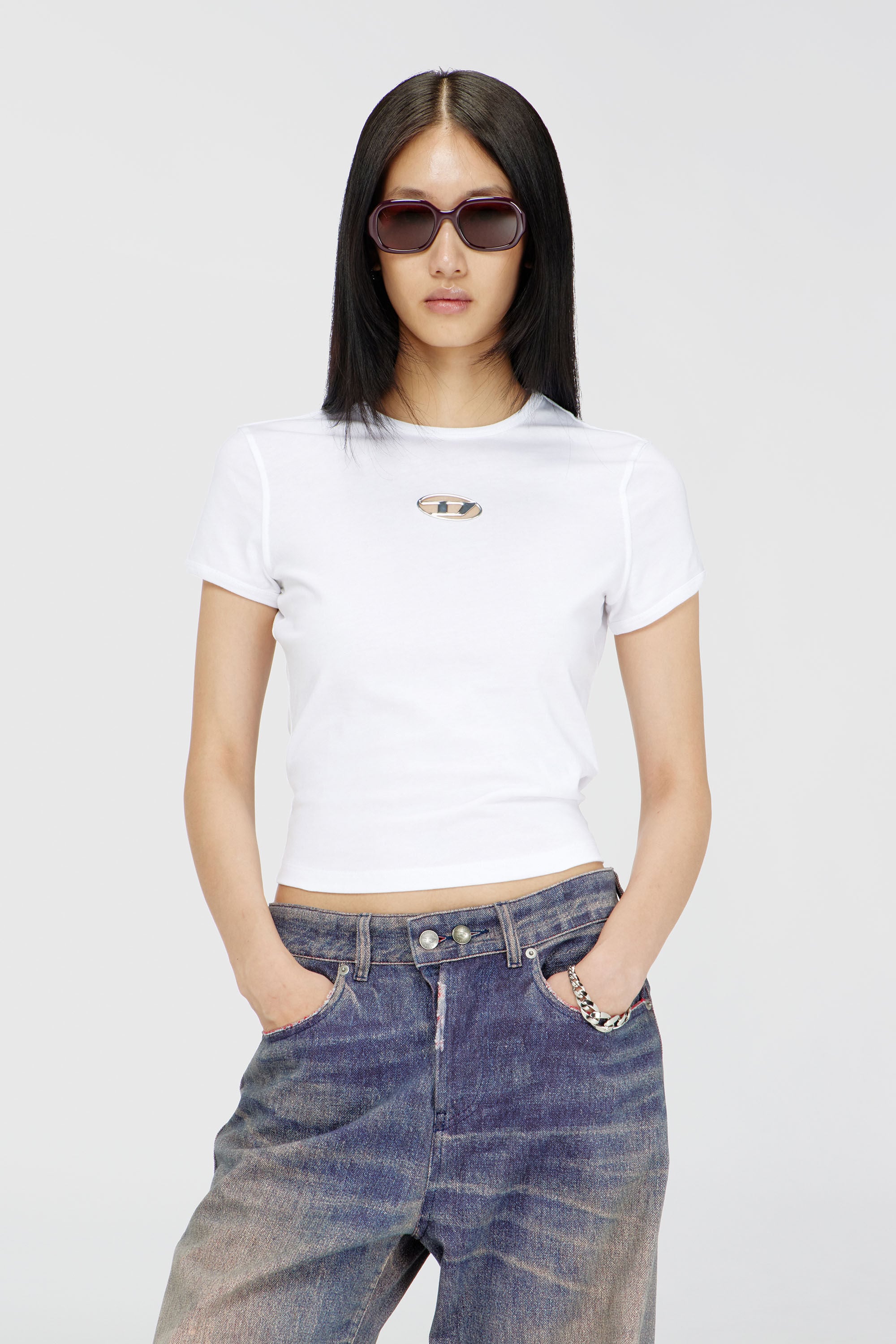 Diesel - T-UNCUTIE-LONG-OD-Q1, Camiseta de fit entallado con logotipo Oval D recortado Mujer in Blanco - 3