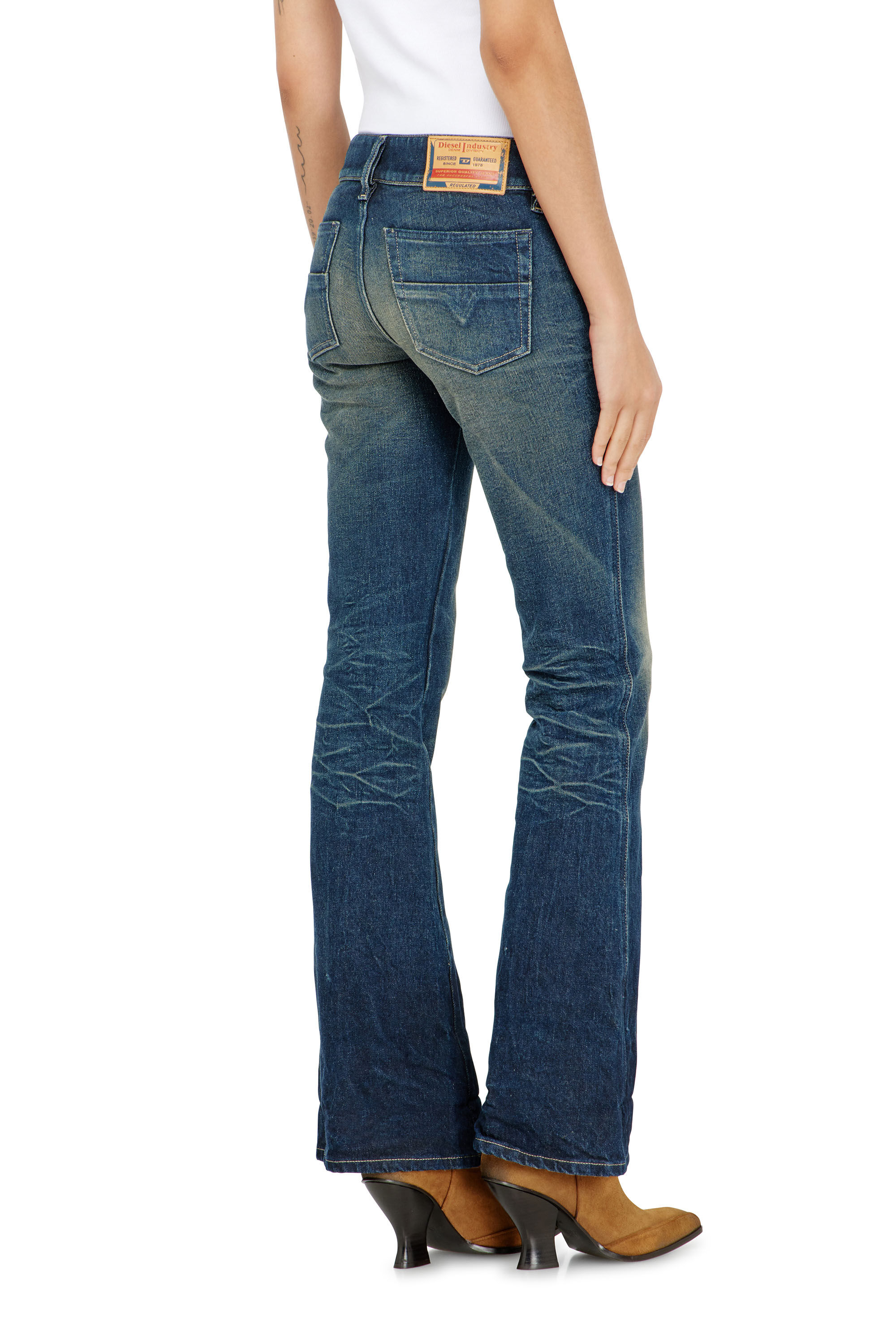 Diesel - Bootcut Jeans D-Hush 007EH Mujer, Azul Oscuro - 5