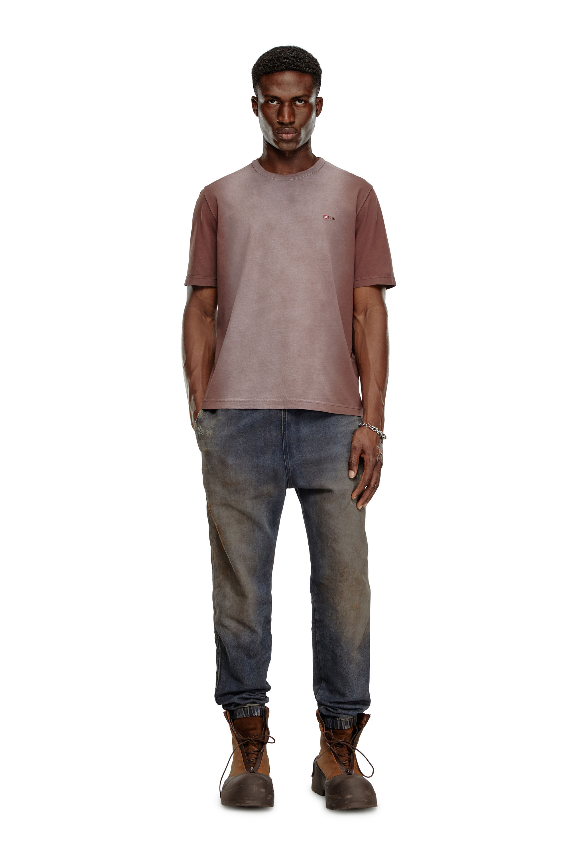 Diesel - T-ADJUST-Q2, Hombre Camiseta en tejido de algodón rociado in Marrón - Image 1