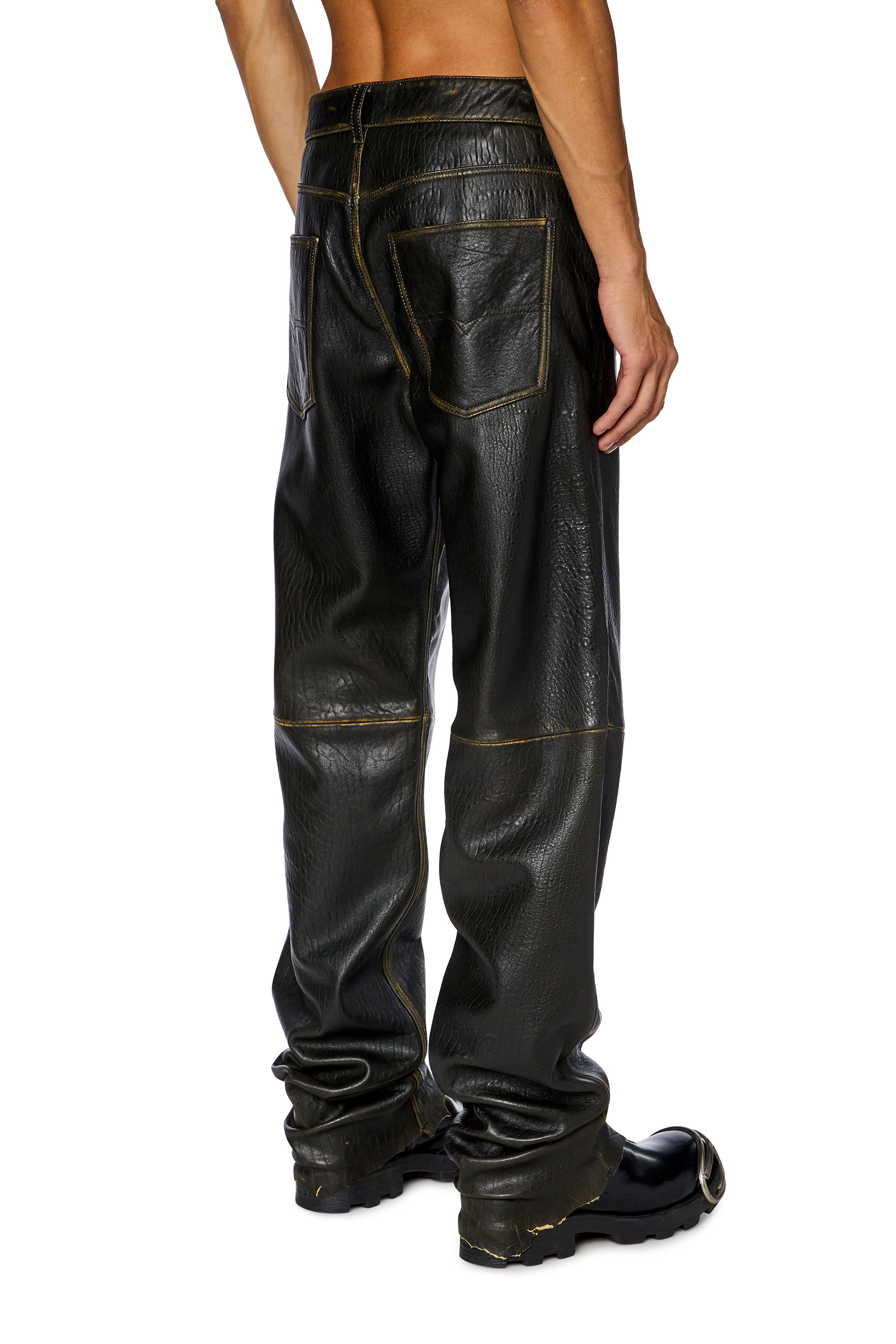 Diesel - P-KOOMAN, Hombre Pantalones de cuero texturizado con recorte con logotipo in Marrón - Image 4