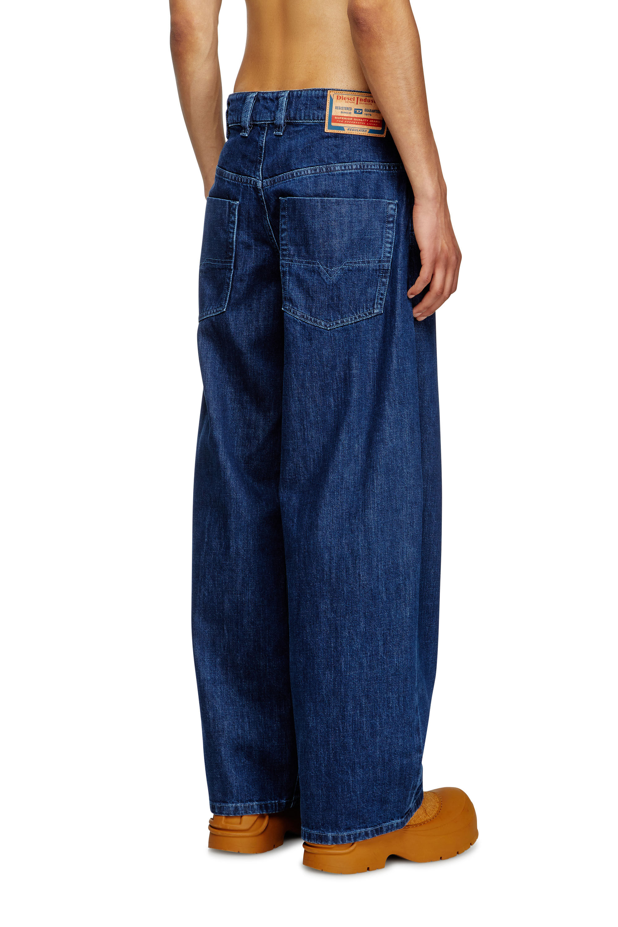 Diesel - Relaxed Jeans 1997 D-Enim 0DBDX Unisex, Azul Oscuro - 4