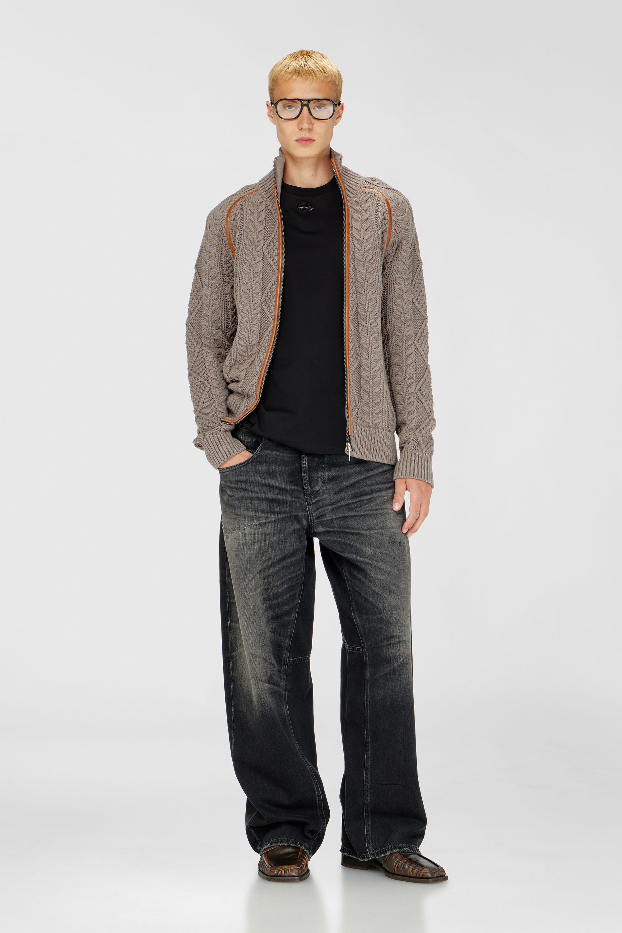 Diesel - T-BOXT-DCO, Camiseta de algod&oacute;n relajada con bordado Oval D Hombre in Negro - 1