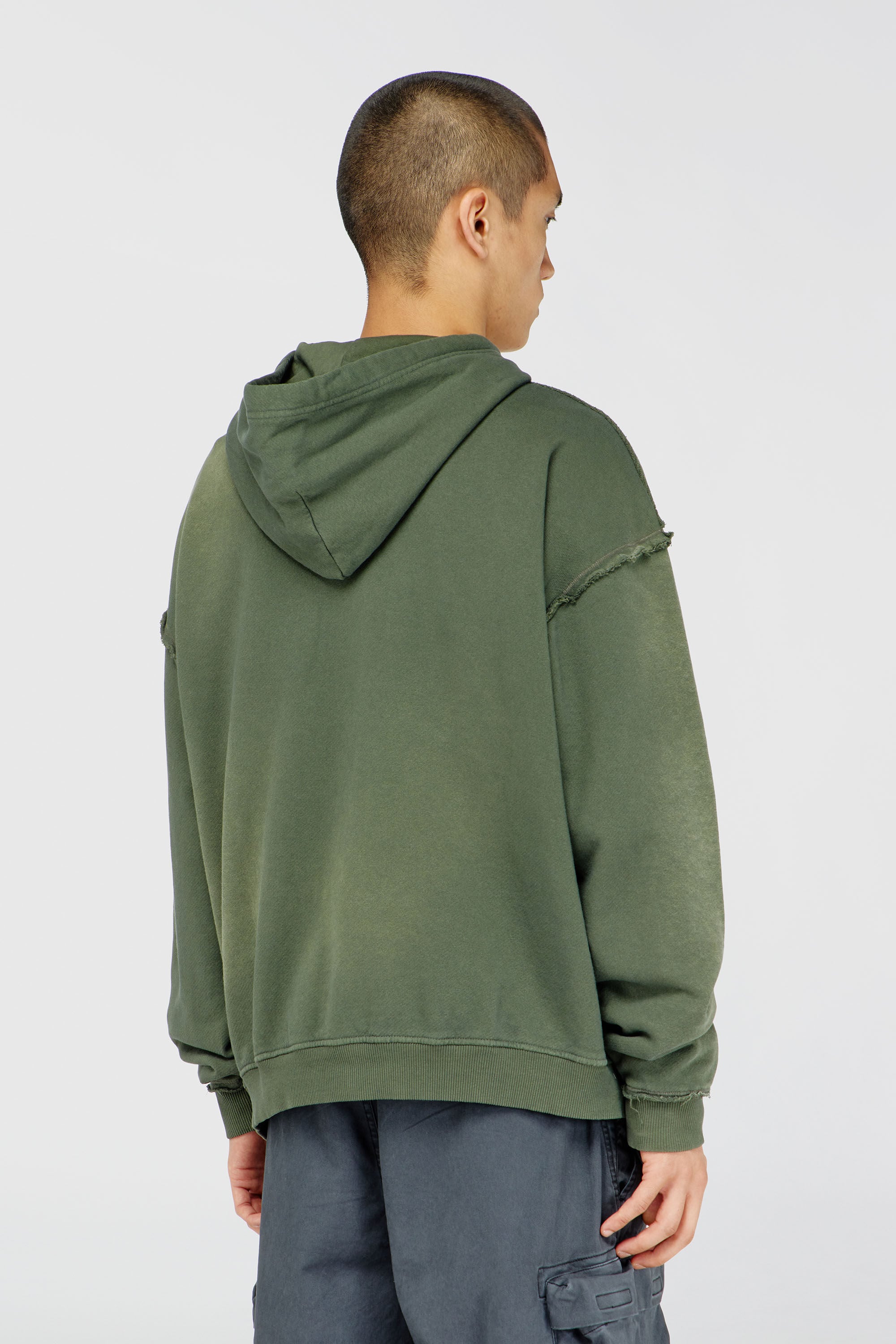 Diesel - S-POCK-HOOD, Sudadera de algod&oacute;n descolorida con detalles deshilachados Hombre in Verde - 4