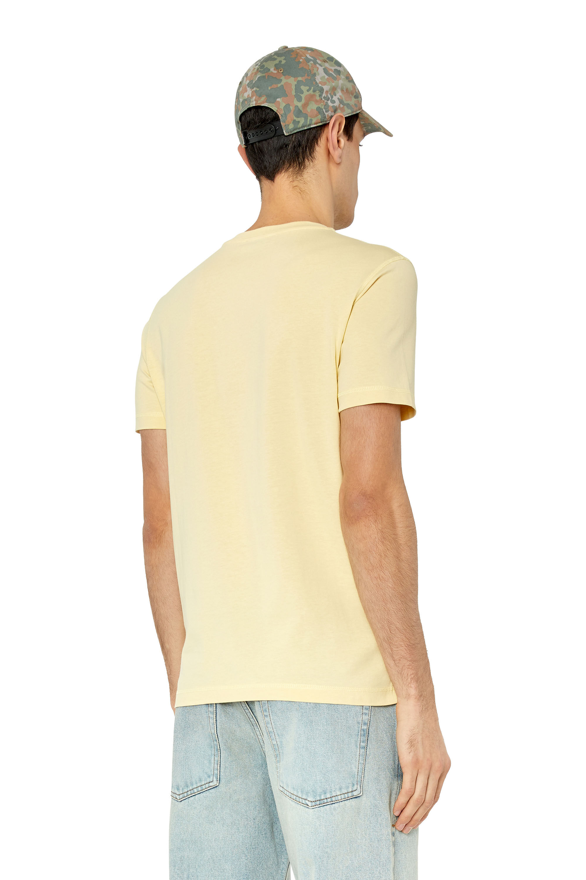 Diesel - T-DIEGOR-G10, Camiseta con estampado con el logotipo utility Hombre in Beige - 4