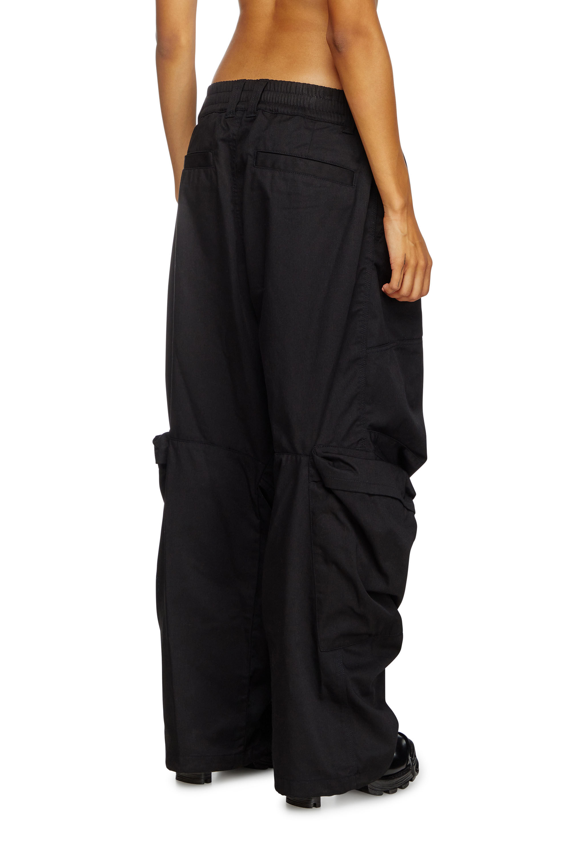 Diesel - P-ARNE-FEM-P2, Pantalones cargo de sarga de algodón Mujer in Negro - 4