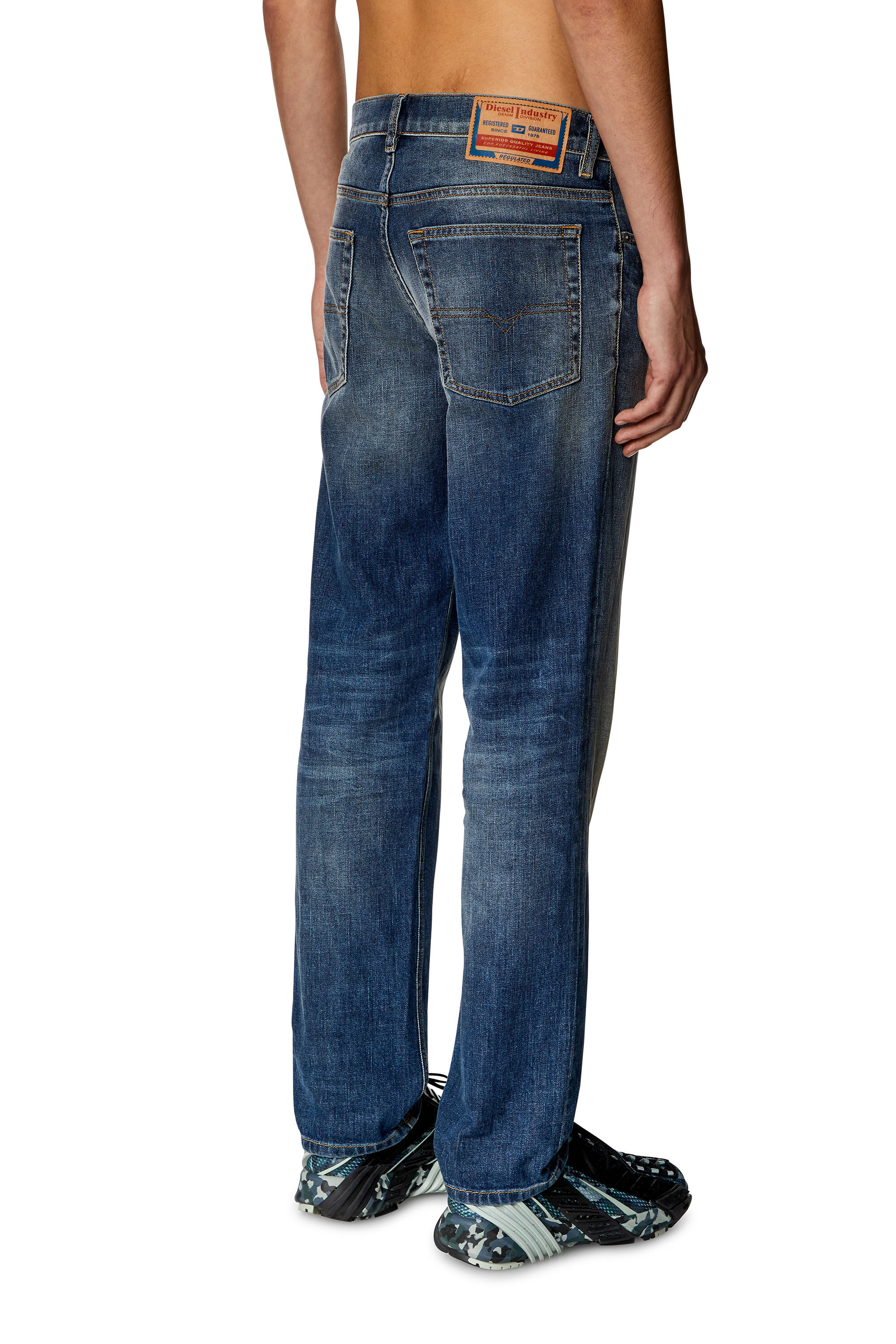 Diesel - Tapered Jeans 2023 D-Finitive 09H43, Azul Oscuro - Image 4