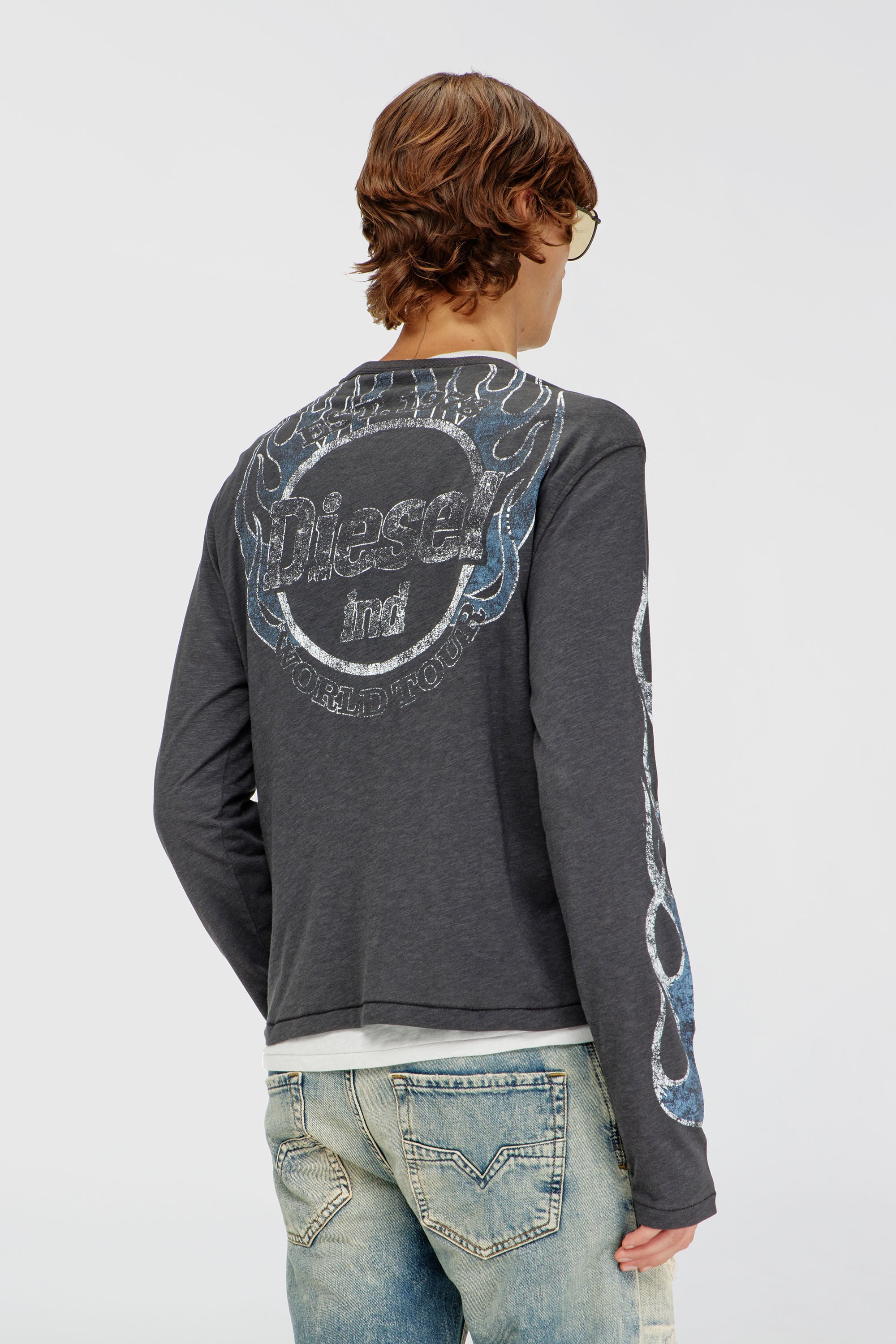 Diesel - T-NOTS-LS, Camiseta de manga larga de jersey flameado con estampado craquelado Hombre in Gris - 3