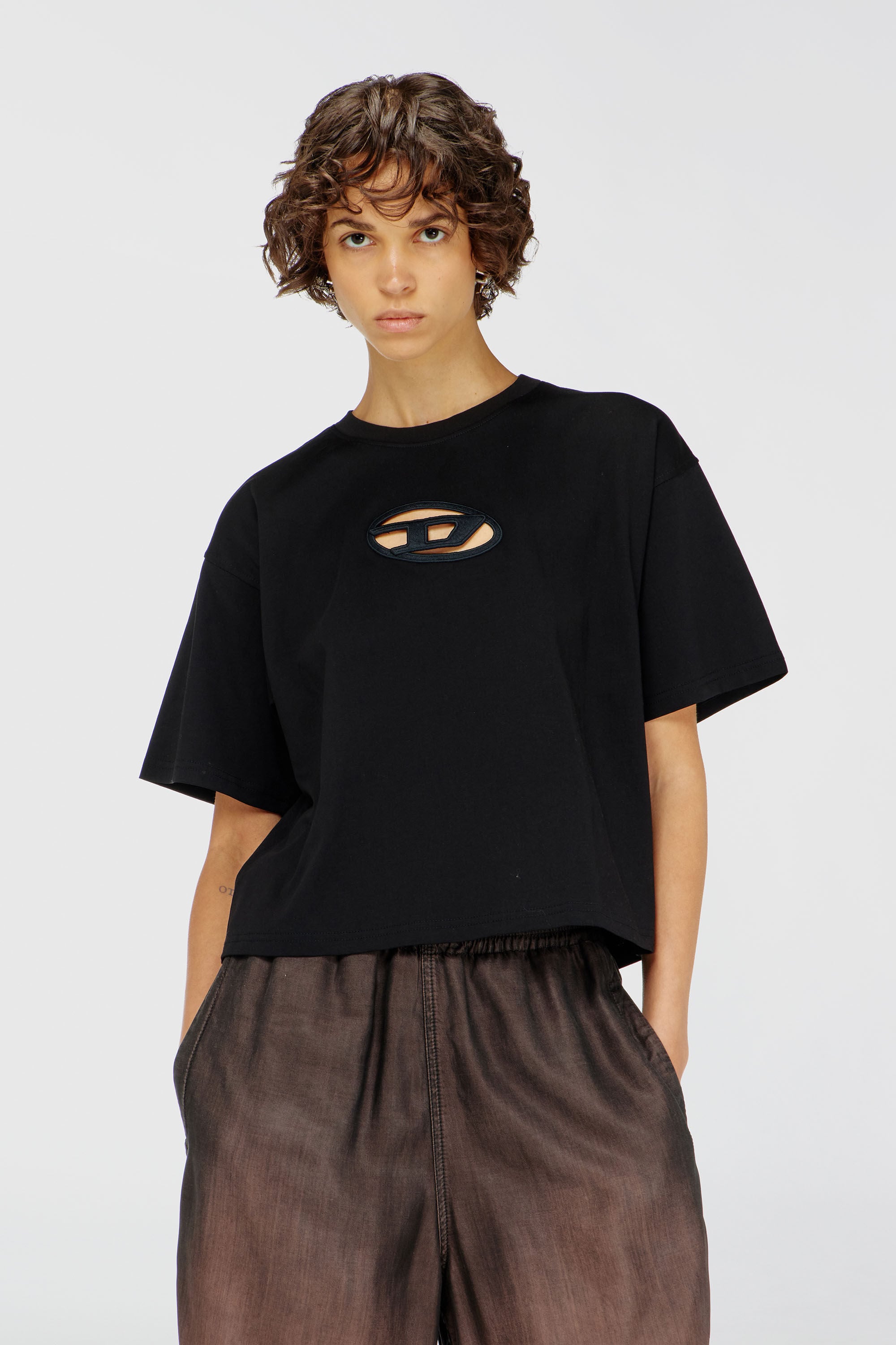 Diesel - T-BUXT-CROP-OD, Camiseta cuadrada con logotipo Oval D recortado Mujer in Negro - 3