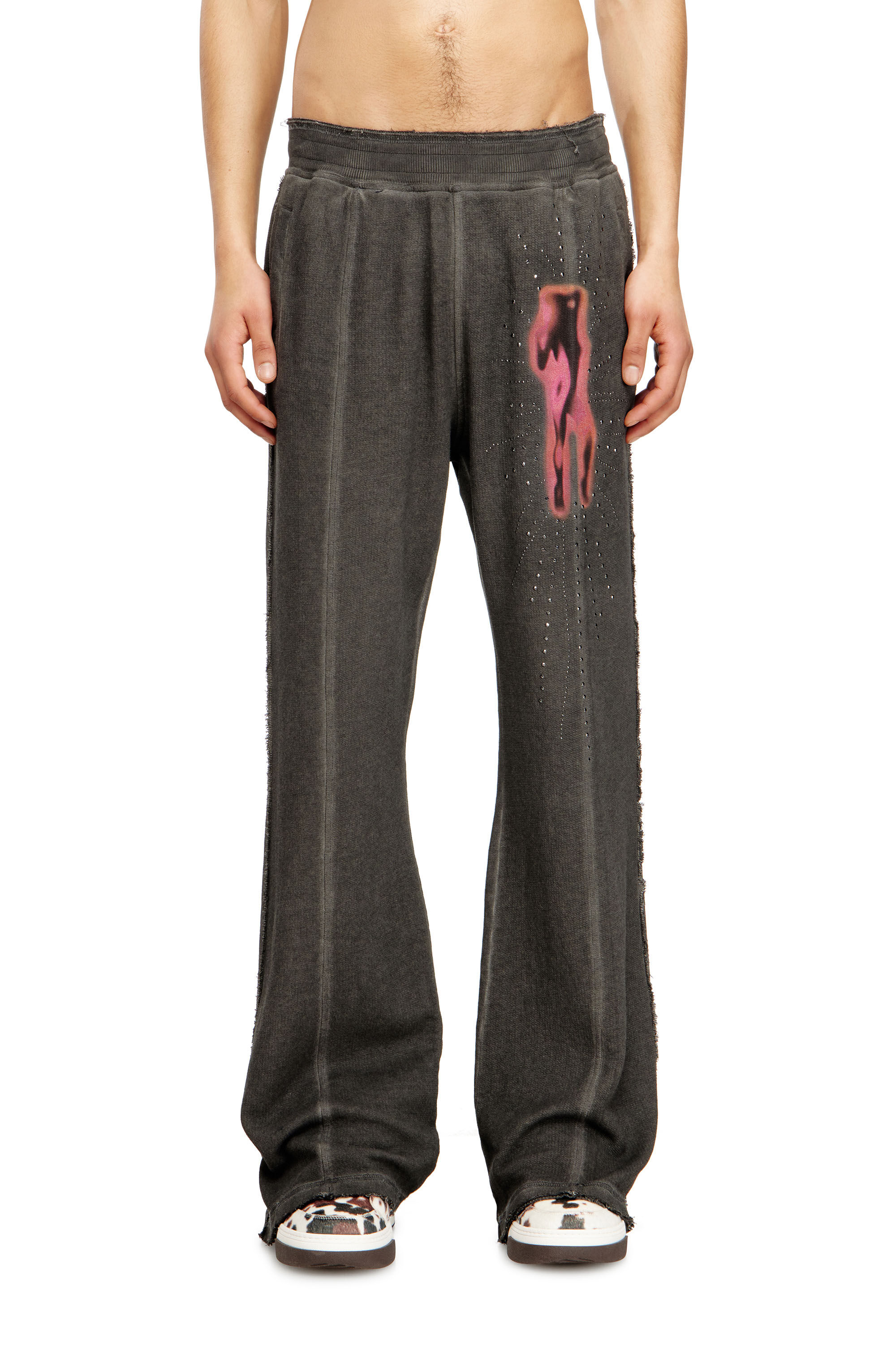 Diesel - P-QUINN, Pantalones de ch&aacute;ndal con tachuelas y estampado gr&aacute;fico Hombre in Gris - 3