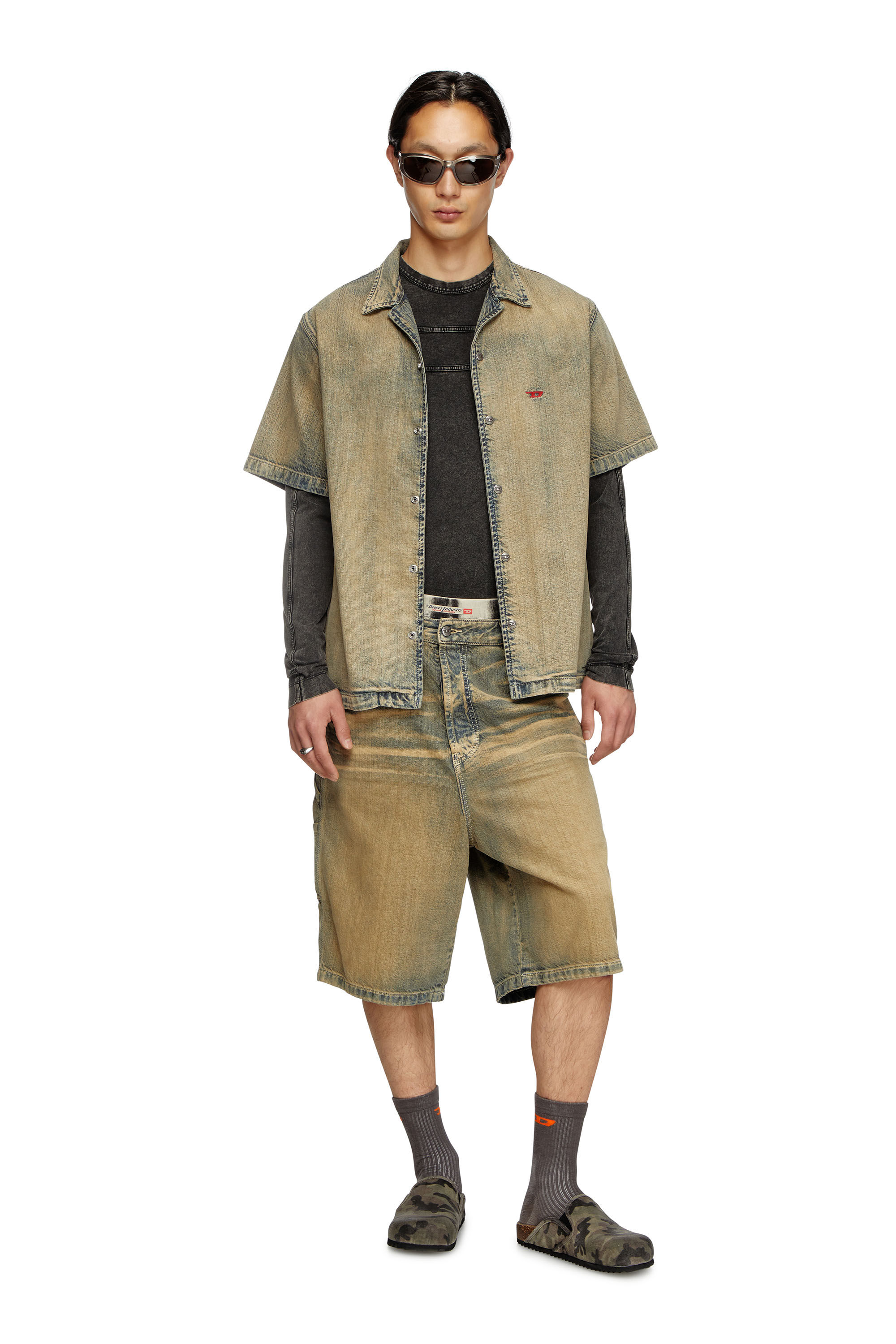 Diesel - D-LIVERY-SHORT, Pantalones cortos utility en denim cepillado dorado Hombre in Multicolor - 1