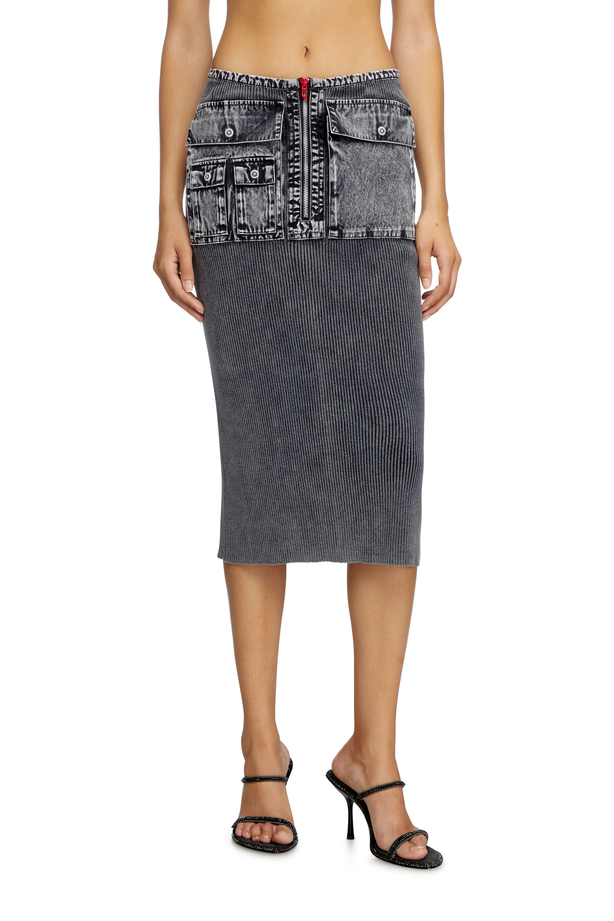 Diesel - M-MERYN, Falda midi tejida con bolsillos cargo de denim Mujer in Gris - 3