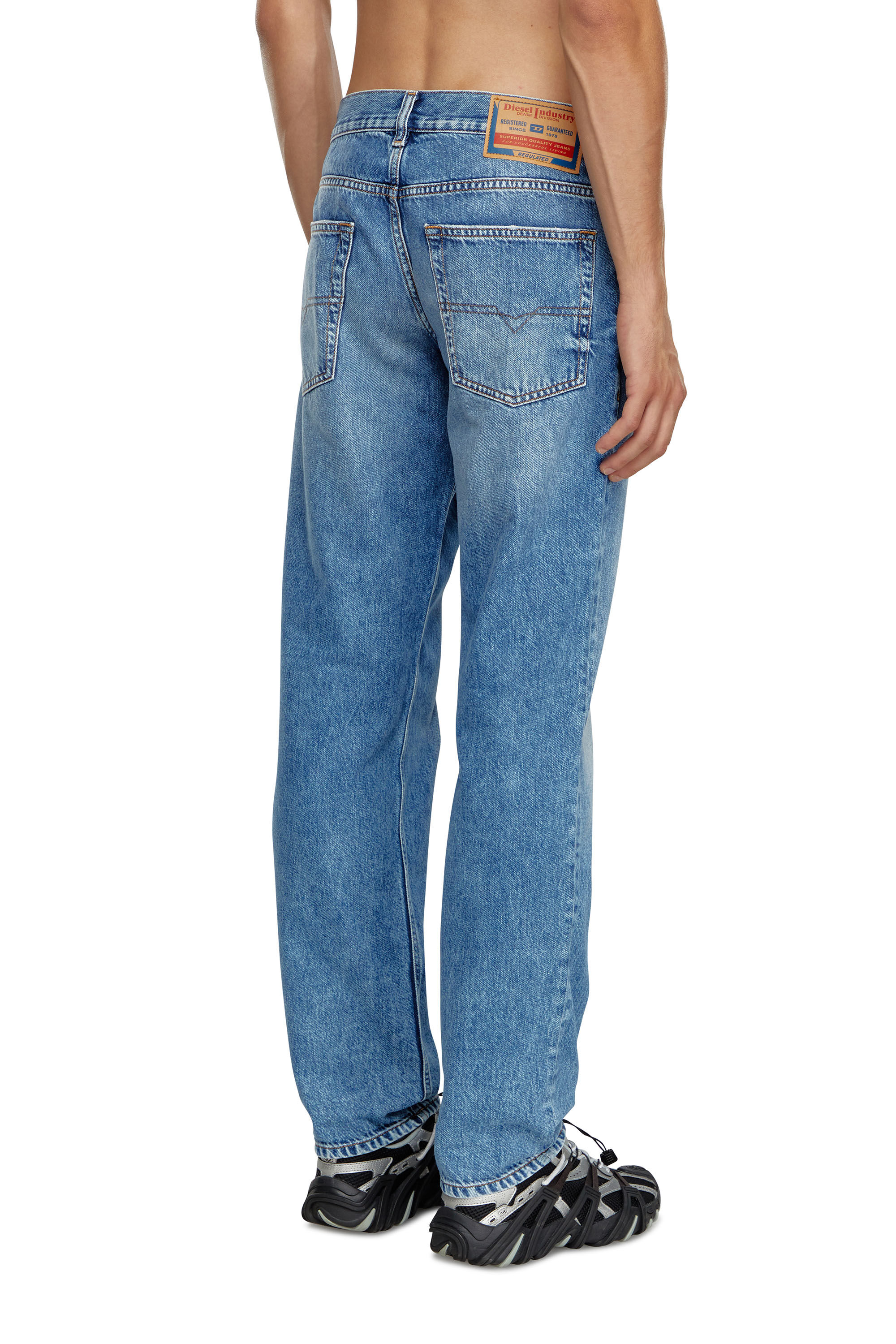 Diesel - Tapered Jeans 2023 D-Finitive 09H95, Hombre Tapered Jeans - 2023 D-Finitive in Azul marino - Image 4