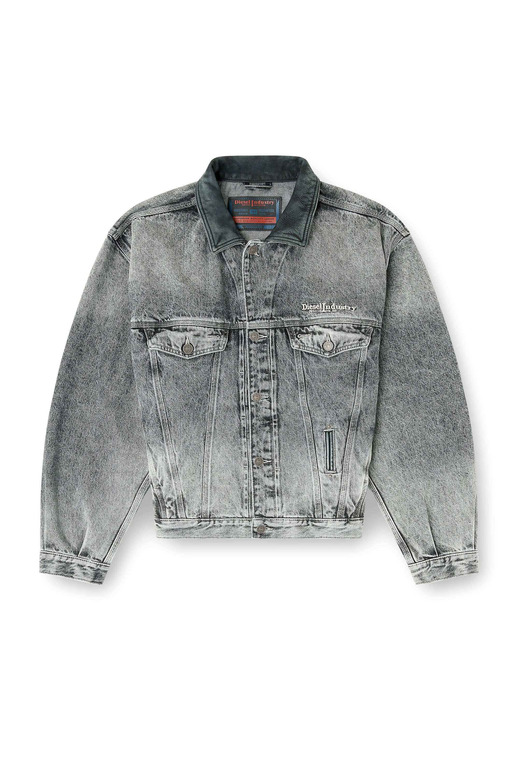 Diesel - D-DENVER-S, Chaqueta de camionero de mezclilla con adornos de cuero tono sobre tono Unisex in Gris - 2