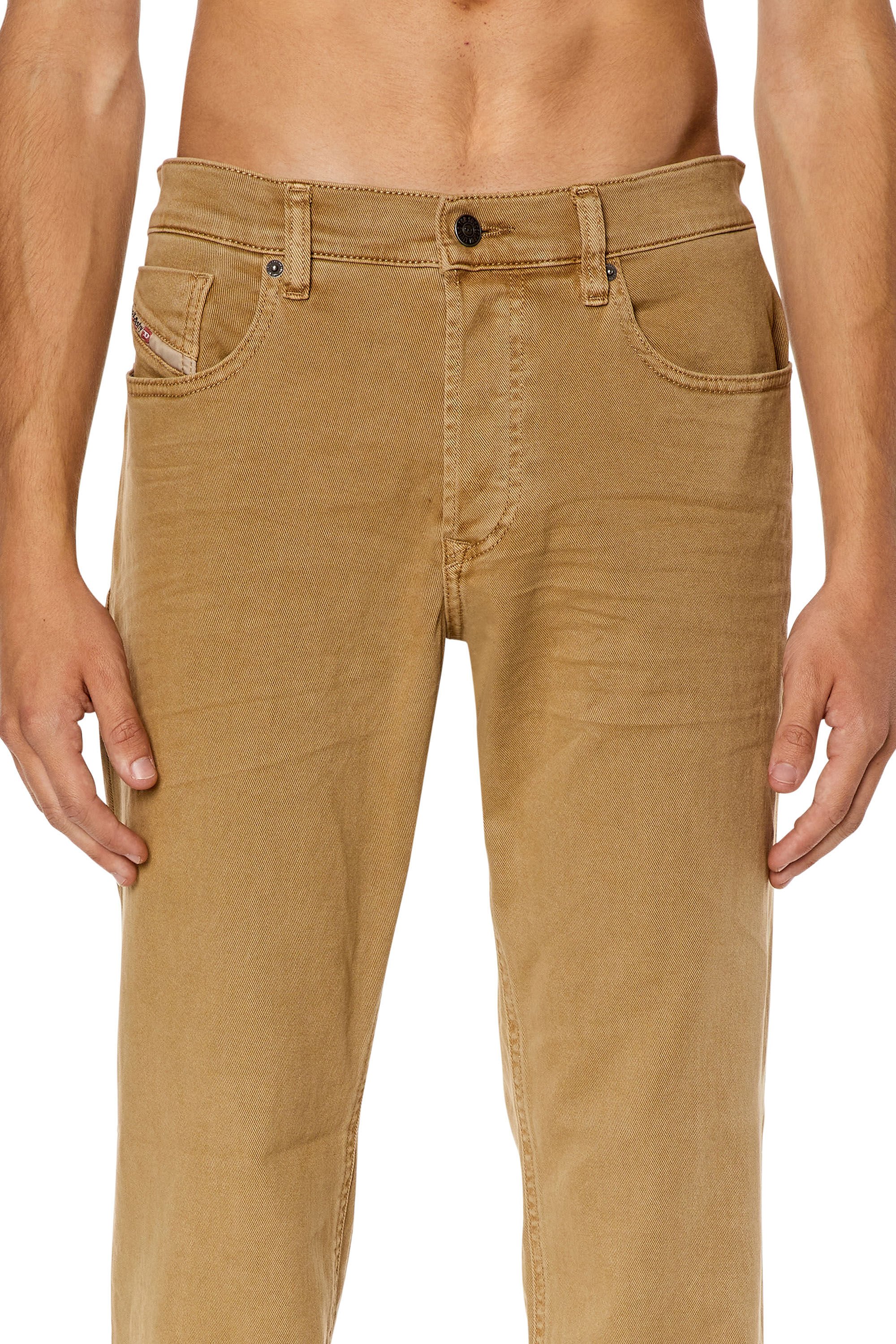Diesel - Tapered Jeans 2023 D-Finitive 0QWTY, Marrón Claro - Image 5
