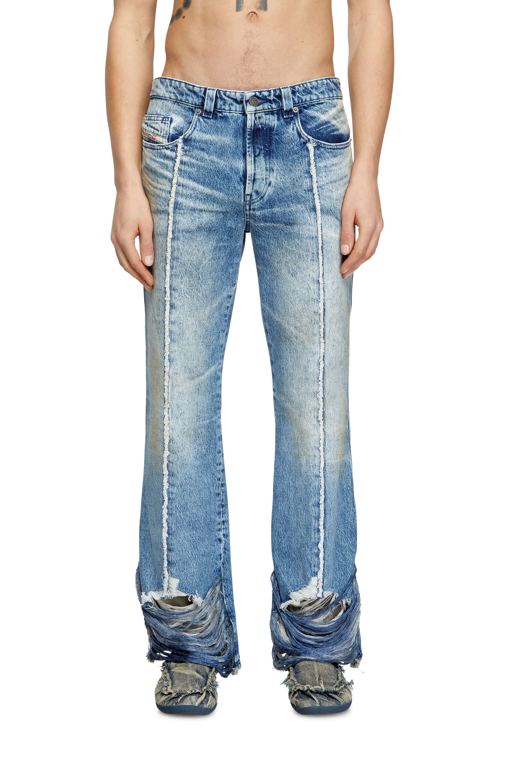 Diesel - Bootcut Jeans 1998 D-Buck 0CMBM Hombre, Azul medio - 3