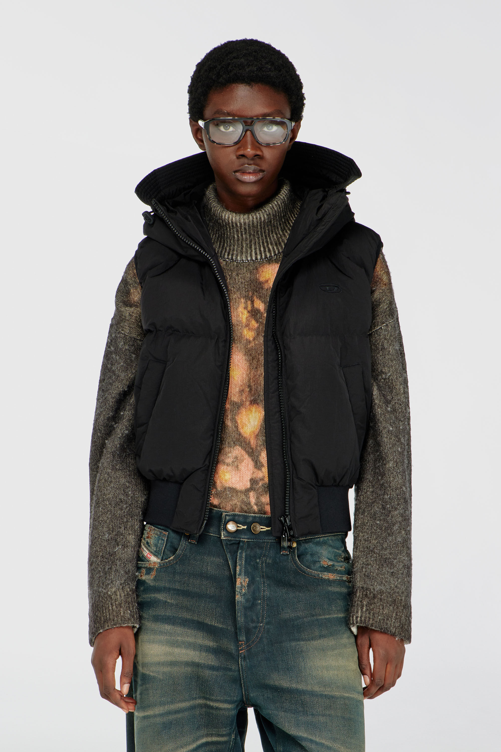 Diesel - W-PEYT-SSL-NEW-P1, Chaleco de plum&oacute;n con capucha de nailon arrugado Mujer in Negro - 5