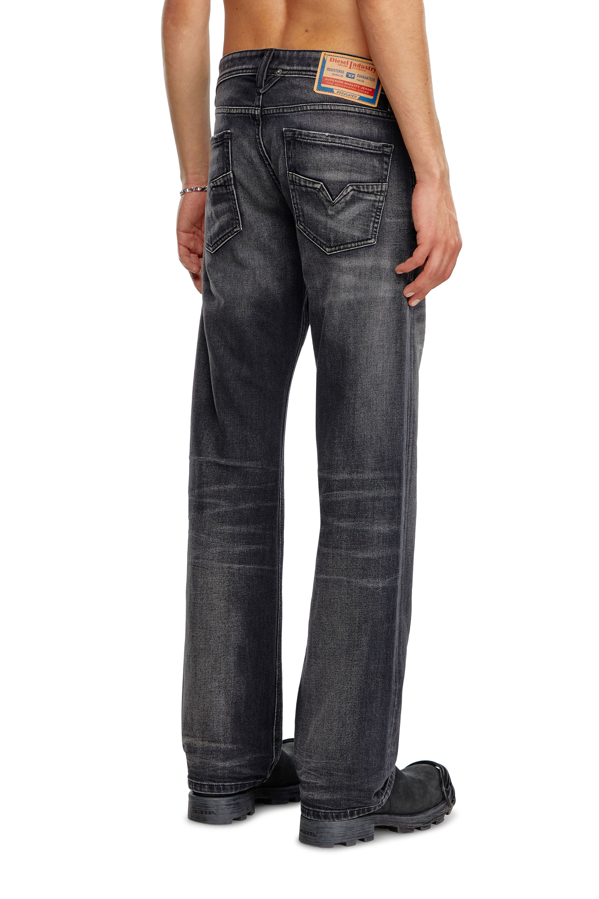 Pantalones diesel italianos online