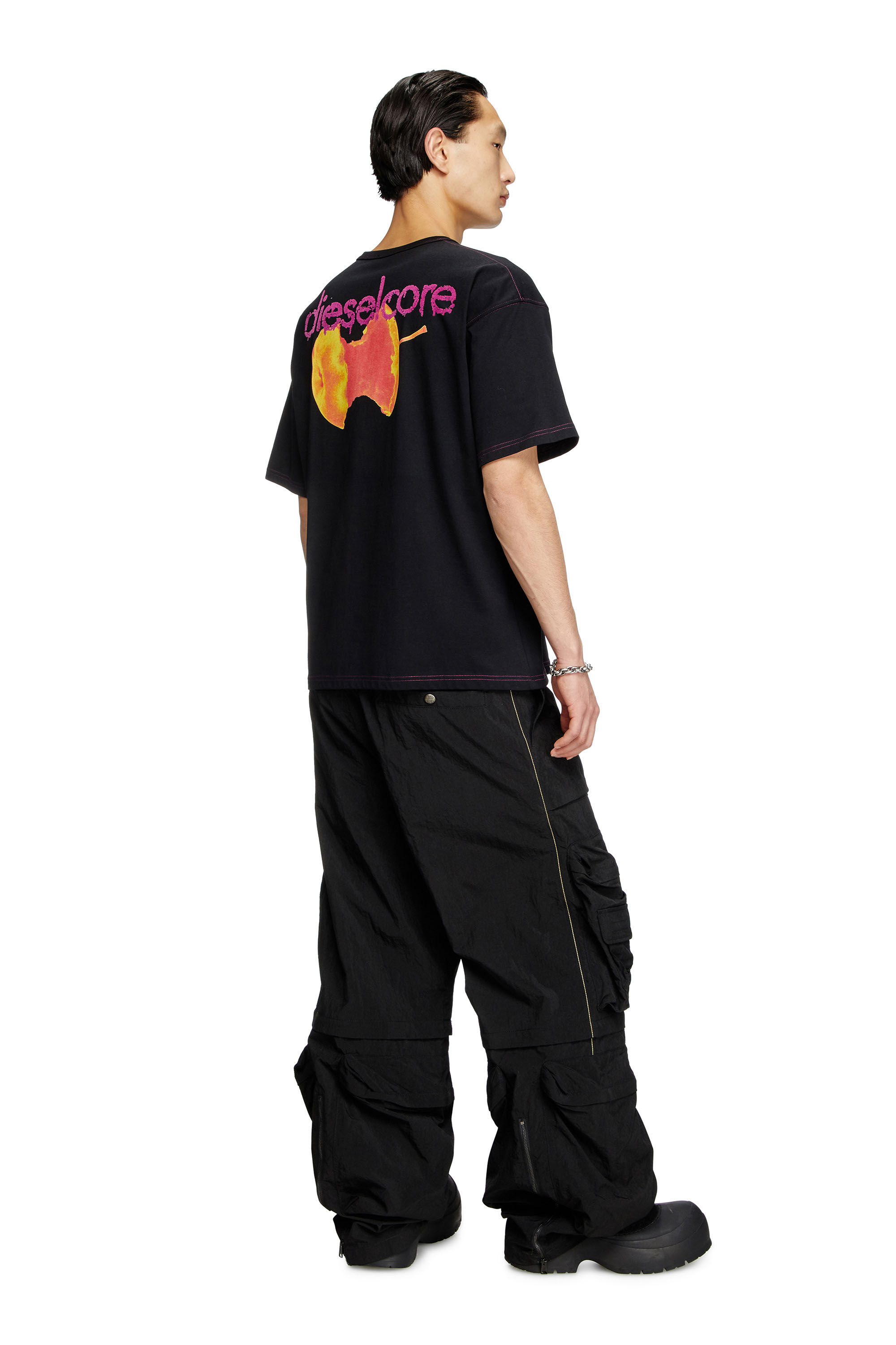 Diesel - T-BOXT-R18, Camiseta con estampado de corazón de manzana Hombre in Negro - 1