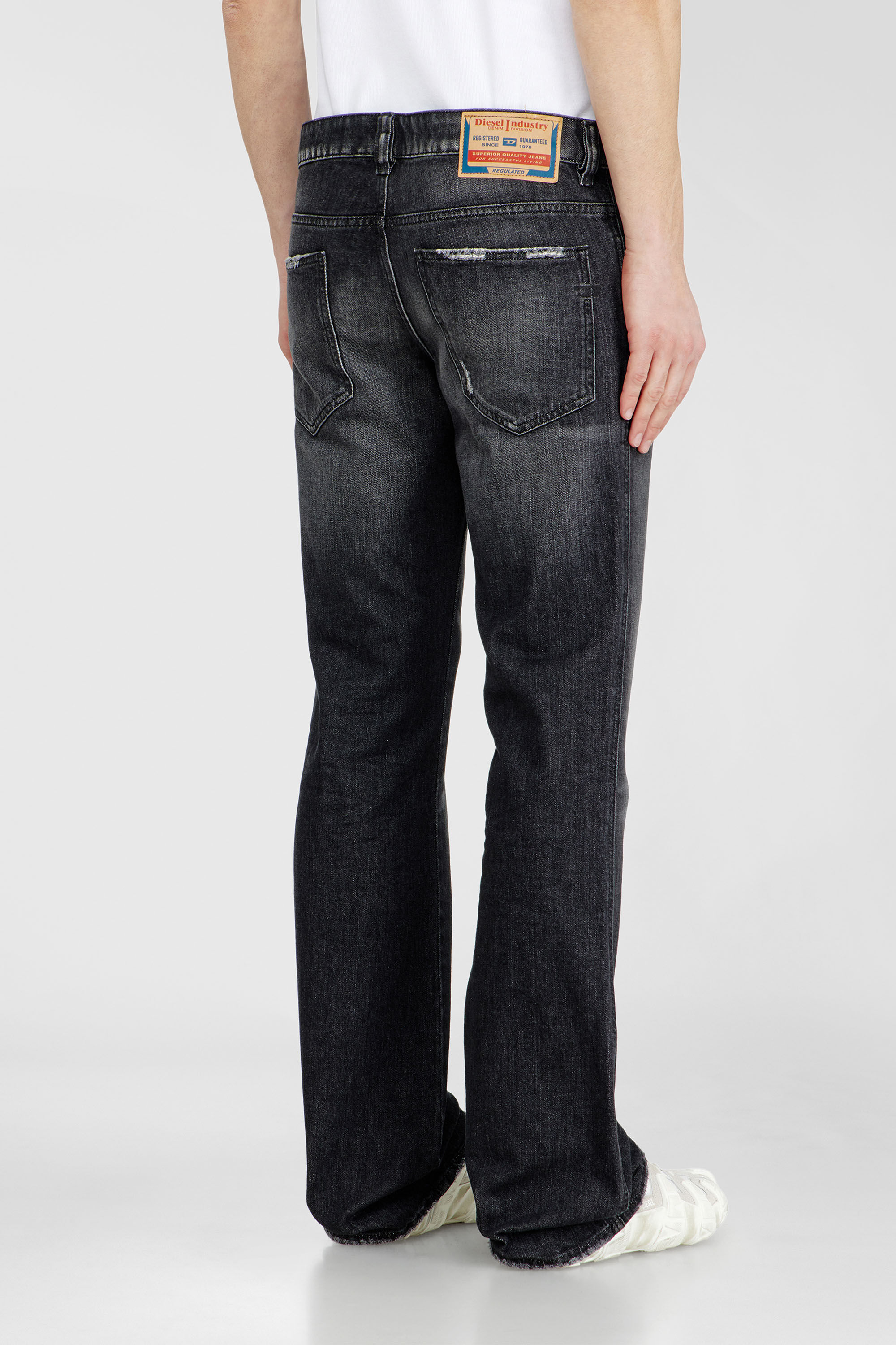 Diesel - Bootcut Jeans 1998 D-Buck 09L50 Hombre, Negro/Gris oscuro - 5