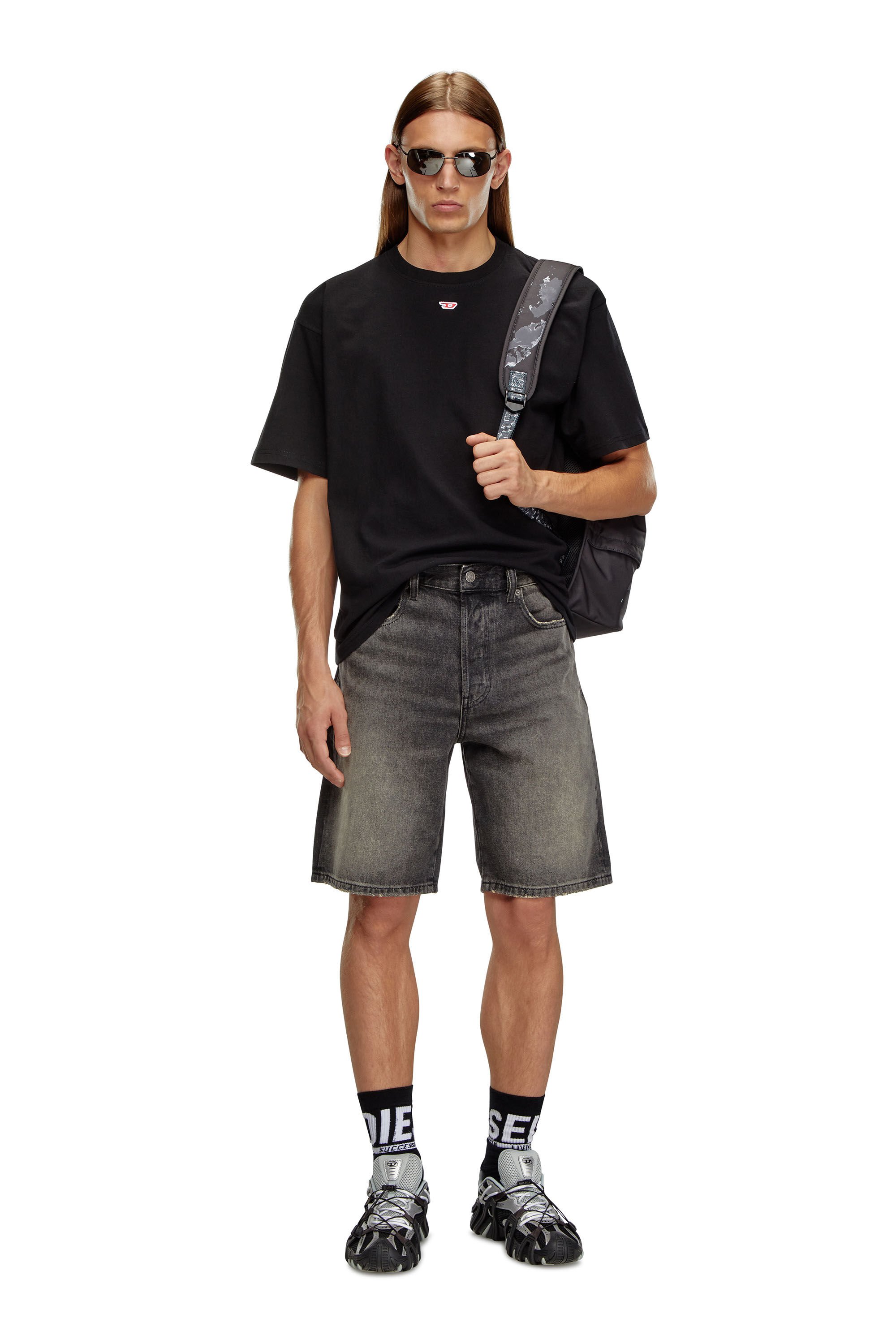 Diesel - REGULAR-SHORT, Hombre Pantalones cortos en denim in Negro - Image 1