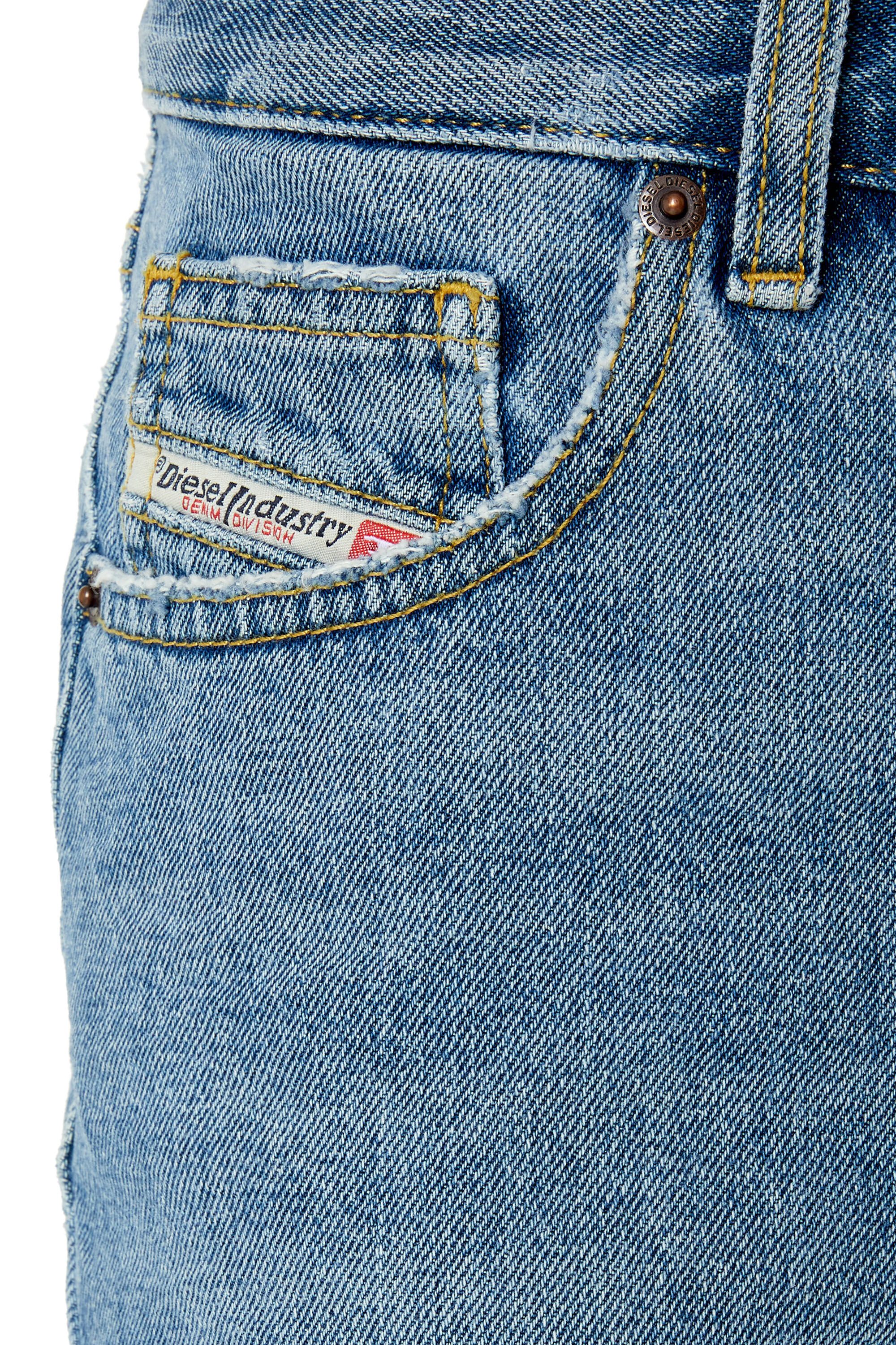 Diesel - D-GER, Pantalones cortos en denim Mujer in Azul marino - 5