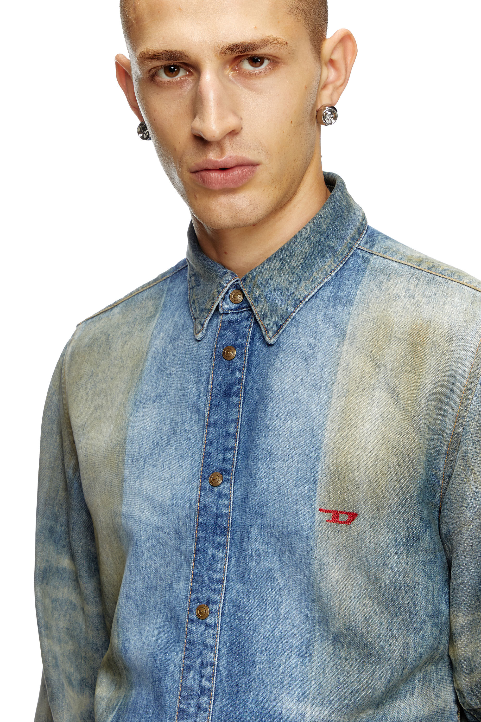 Diesel - D-FITTY-FSF, Camisa de denim con pliegues solarizados Hombre in Azul marino - 5