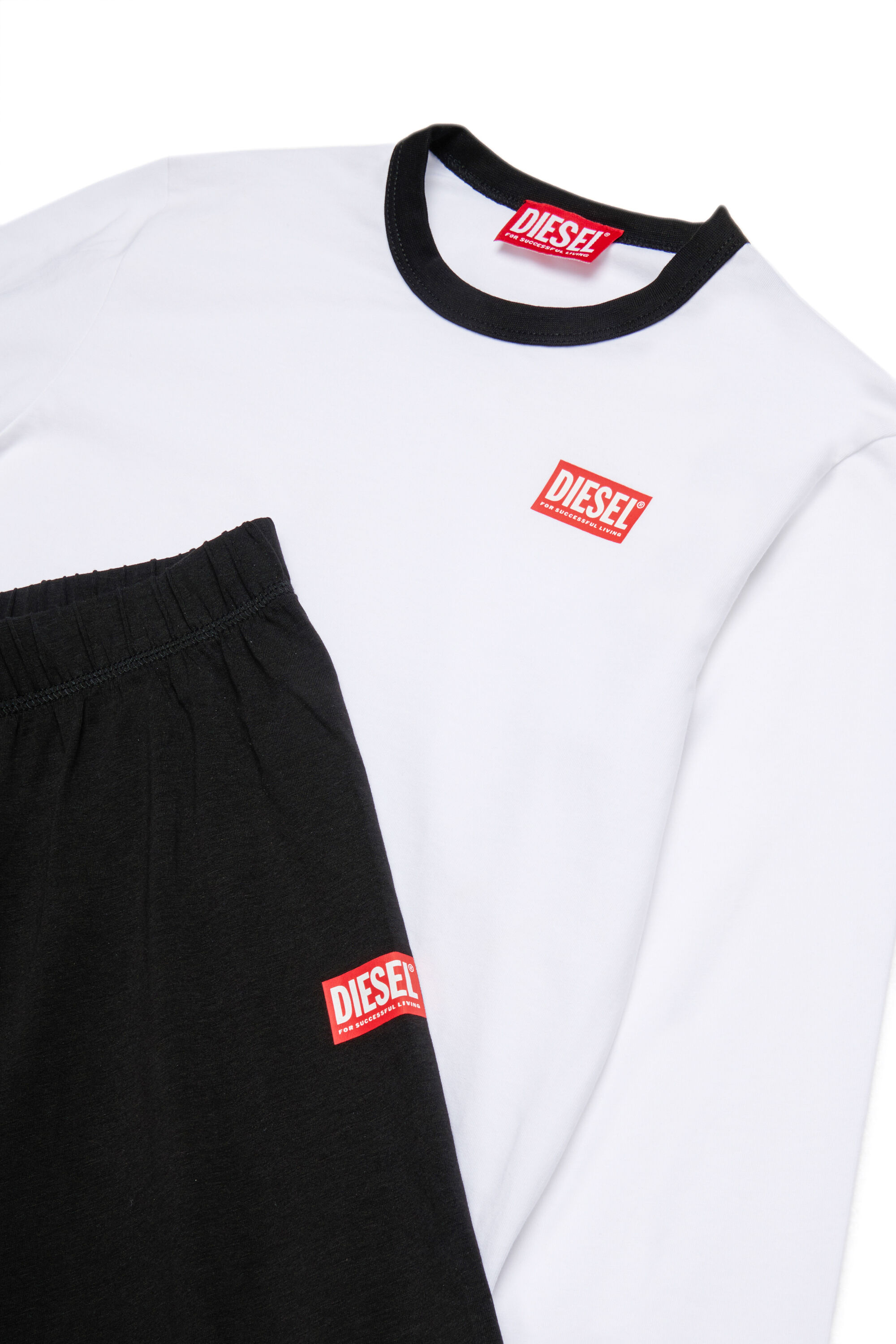 UNPER, Negro/Blanco