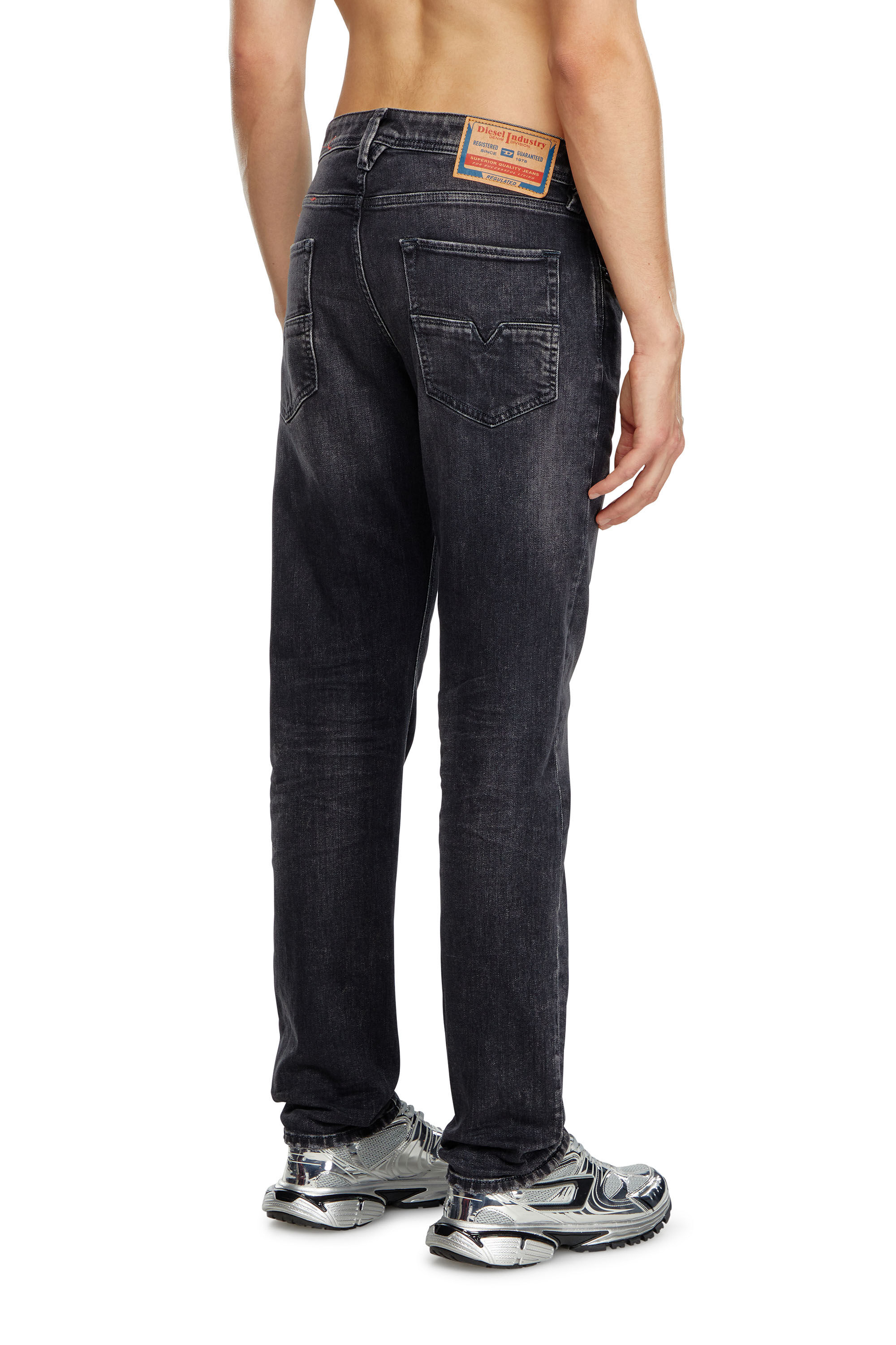 Diesel - Tapered Jeans 1986 Larkee-Beex 09K51, Hombre Tapered Jeans - 1986 Larkee-Beex in Negro - Image 4