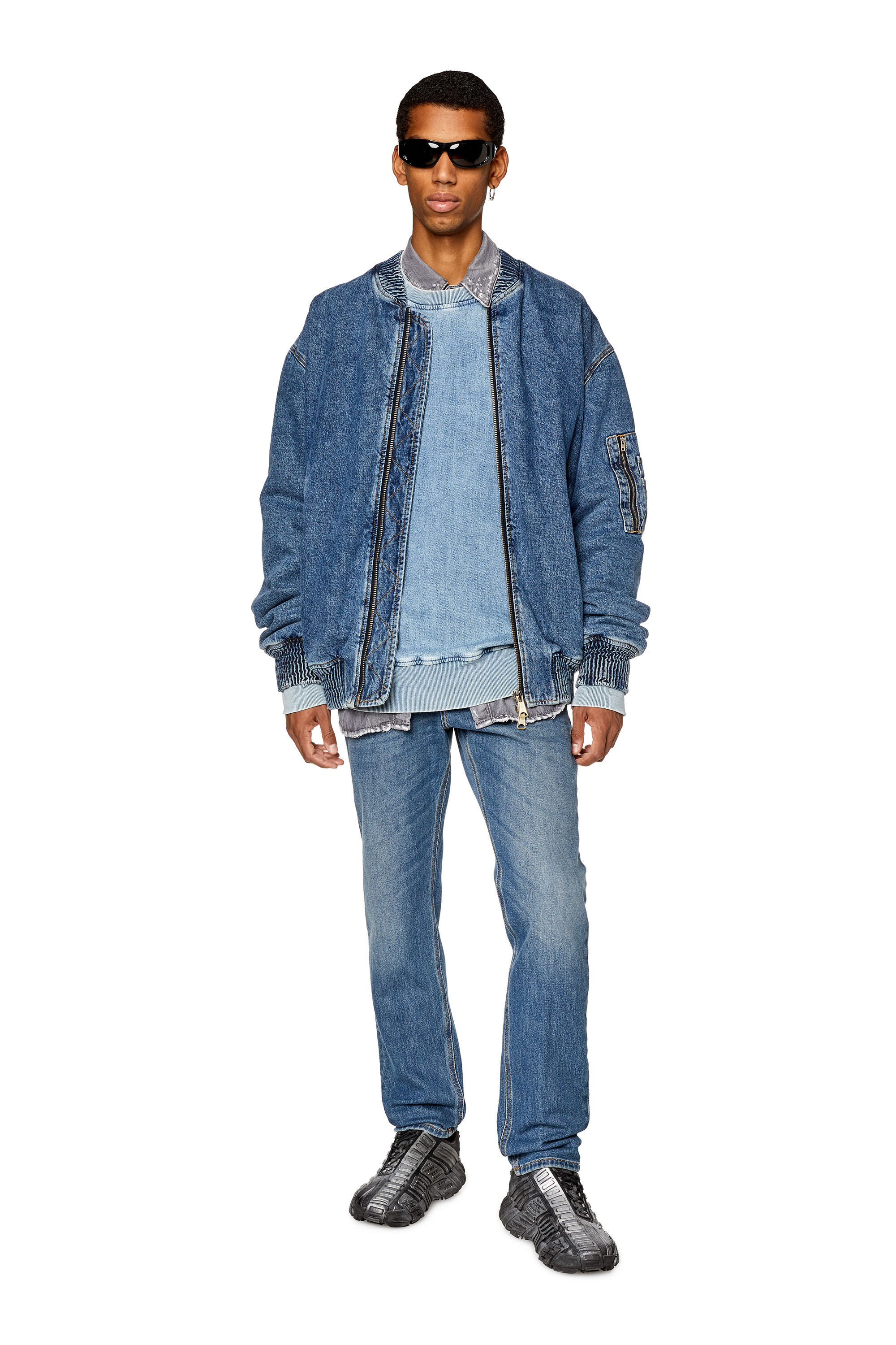 Diesel - Tapered Jeans 1986 Larkee-Beex 09F88, Man's Tapered Jeans - 1986 Larkee-Beex in Medium blue - 1