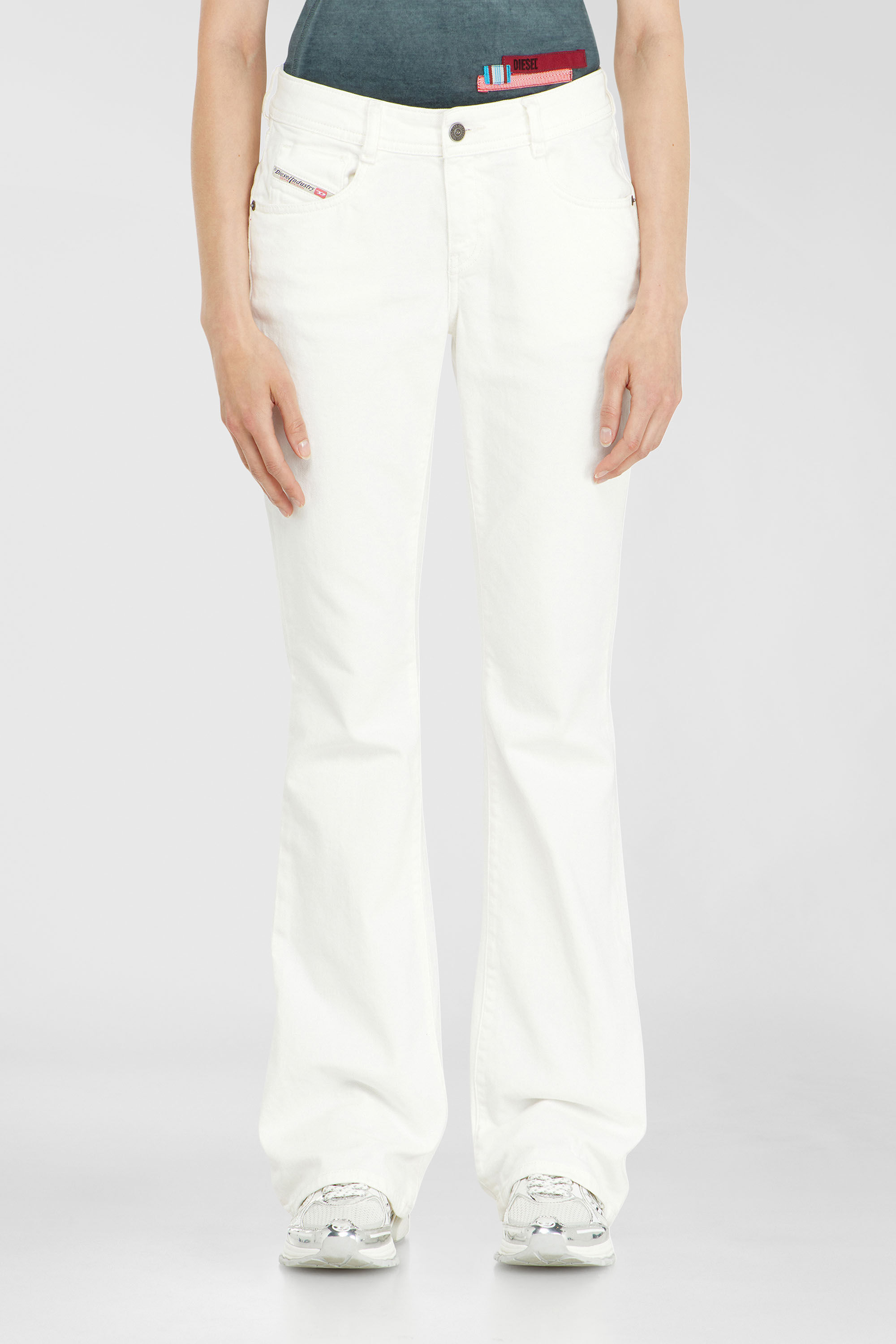 Diesel - Bootcut Jeans 1969 D-Ebbey 09D63 Mujer, Blanco - 4