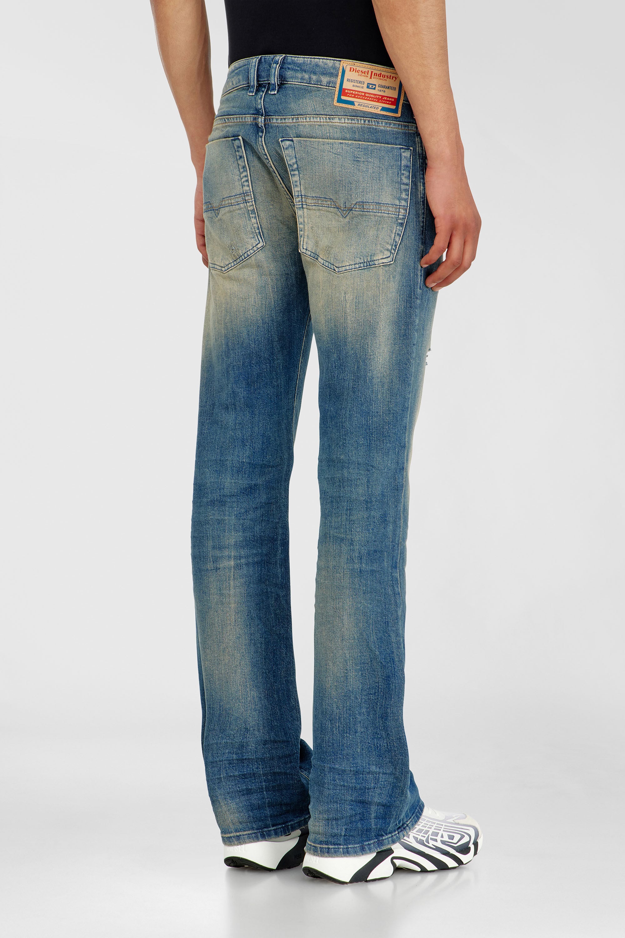 Diesel - Bootcut Jeans 2007 Zatiny 0KBBW Hombre, Azul medio - 5