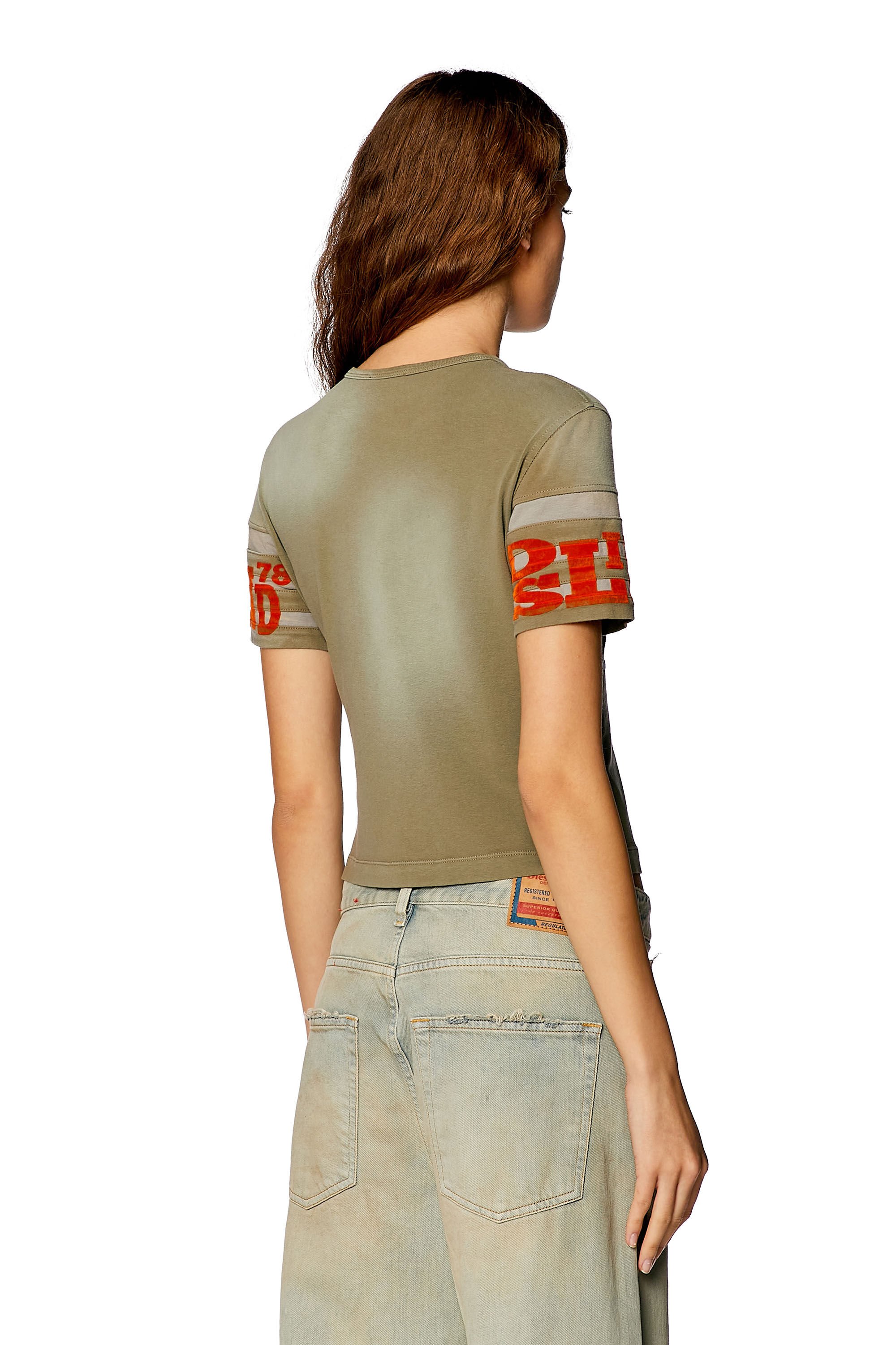 Diesel - T-UNCUSL, Mujer Camiseta de tejido tratado con estampados en relieve in Marrón - Image 4