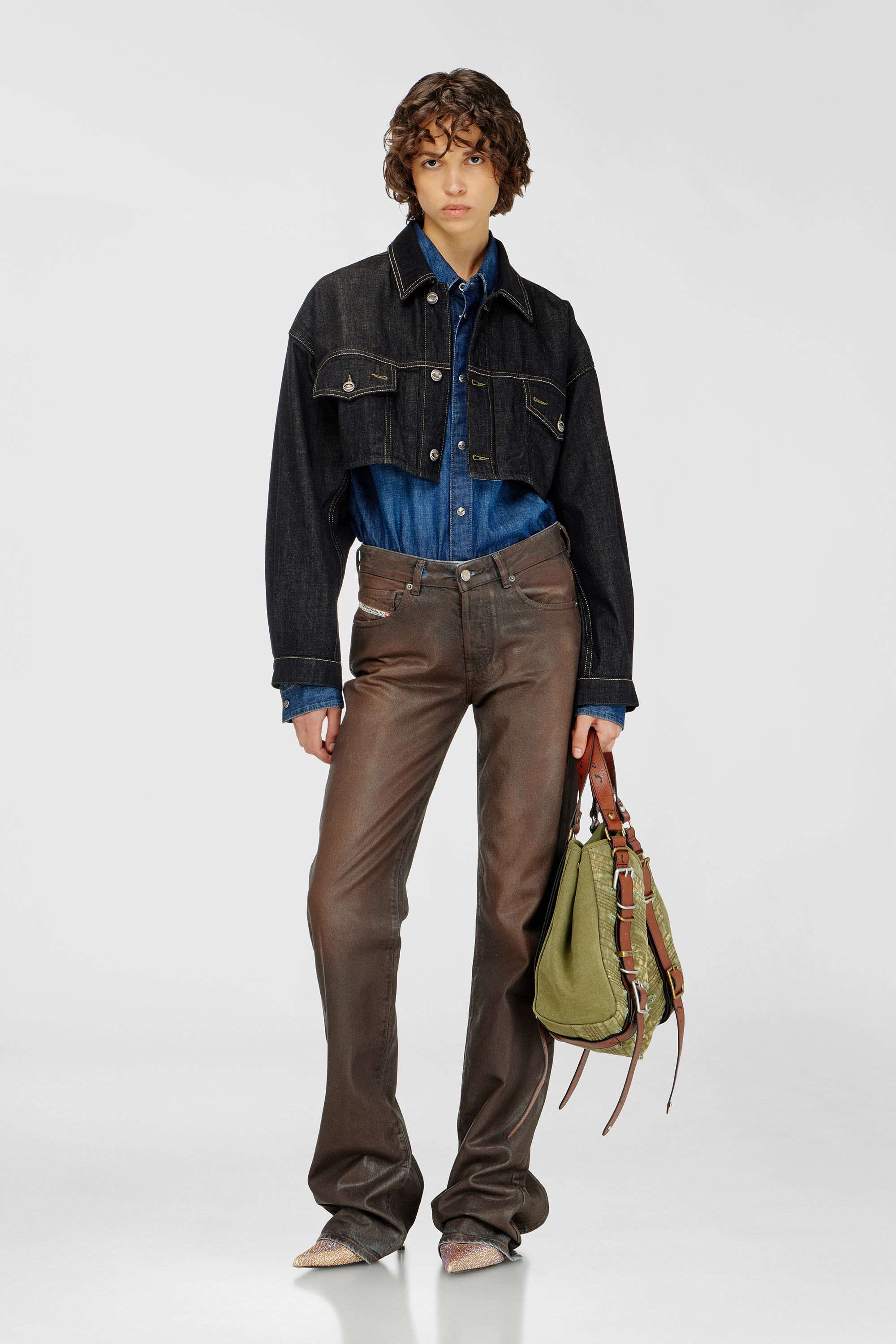 Diesel - DE-MALLEY, Chaqueta trucker cropped oversized en rinse denim Mujer in Negro - 1