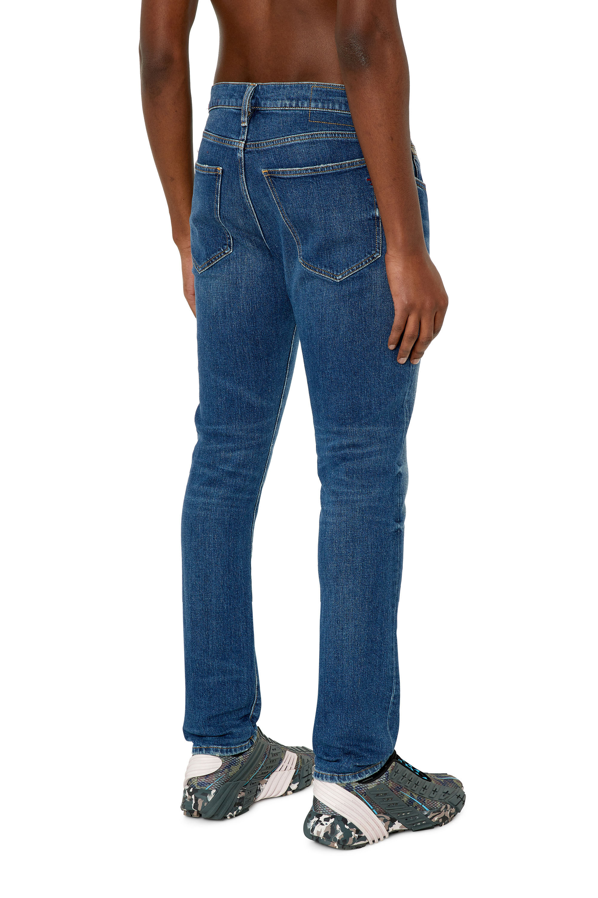Diesel - 2019 D-Strukt 007L1 Slim Jeans, Azul medio - Image 4