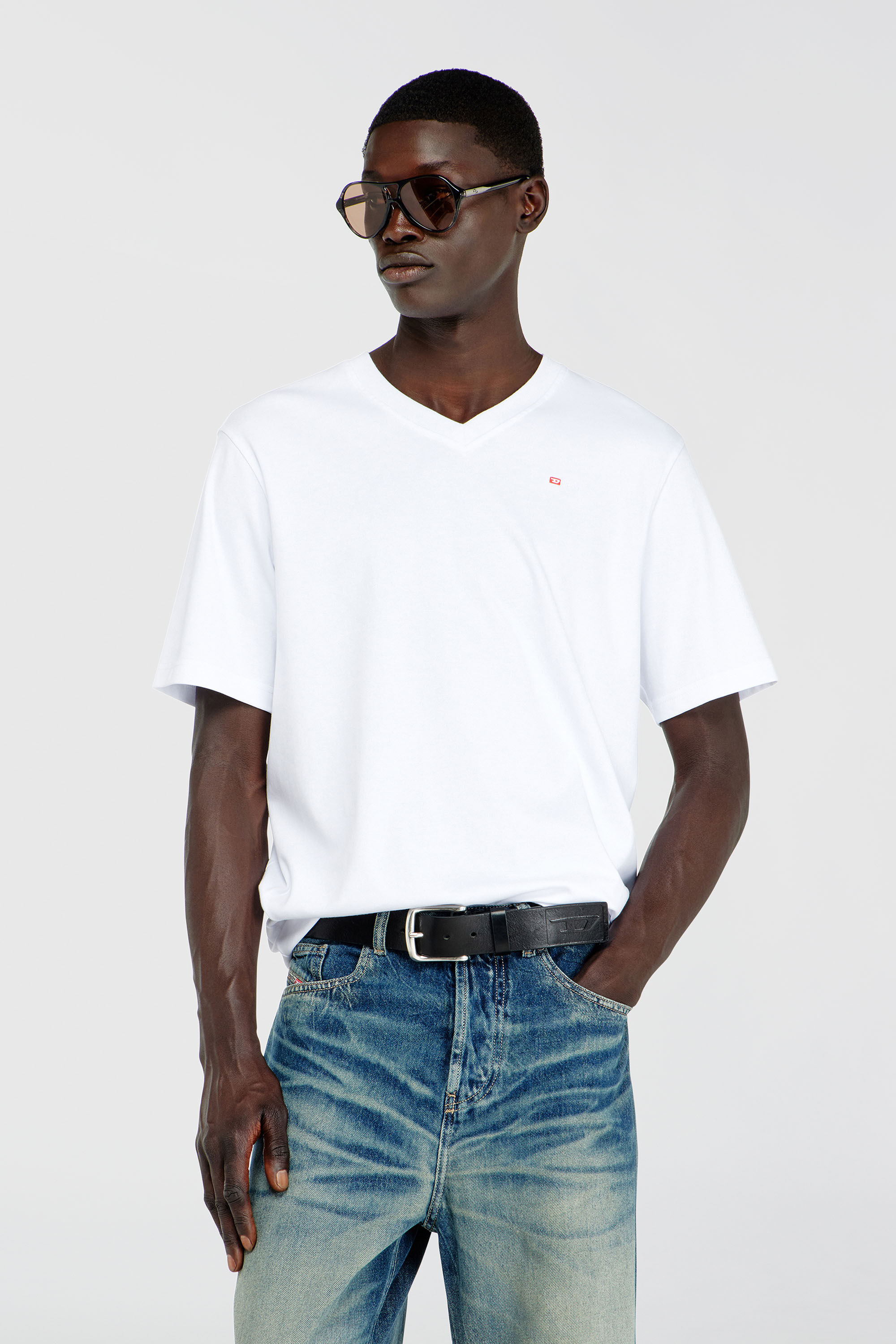 Diesel - T-ADJUST-V-MICRODIV, Camiseta de cuello de pico con microbordado de logo Hombre in Blanco - 3