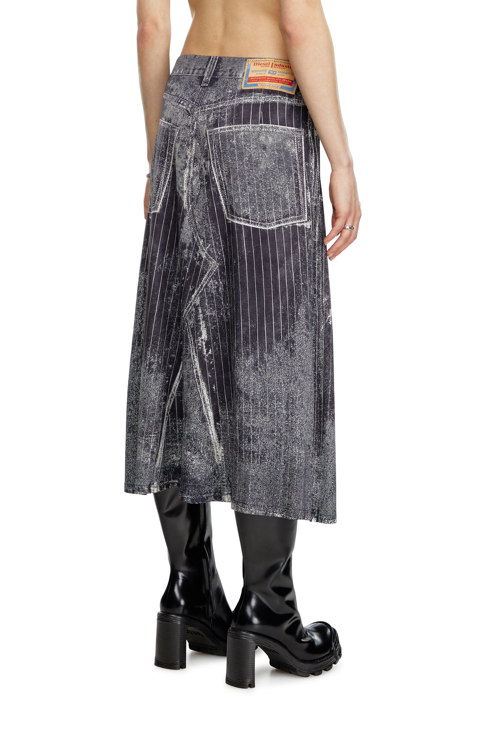 Diesel - O-HANNA, Mujer Falda de satén con estampado de denim a rayas finas in Negro - Image 4