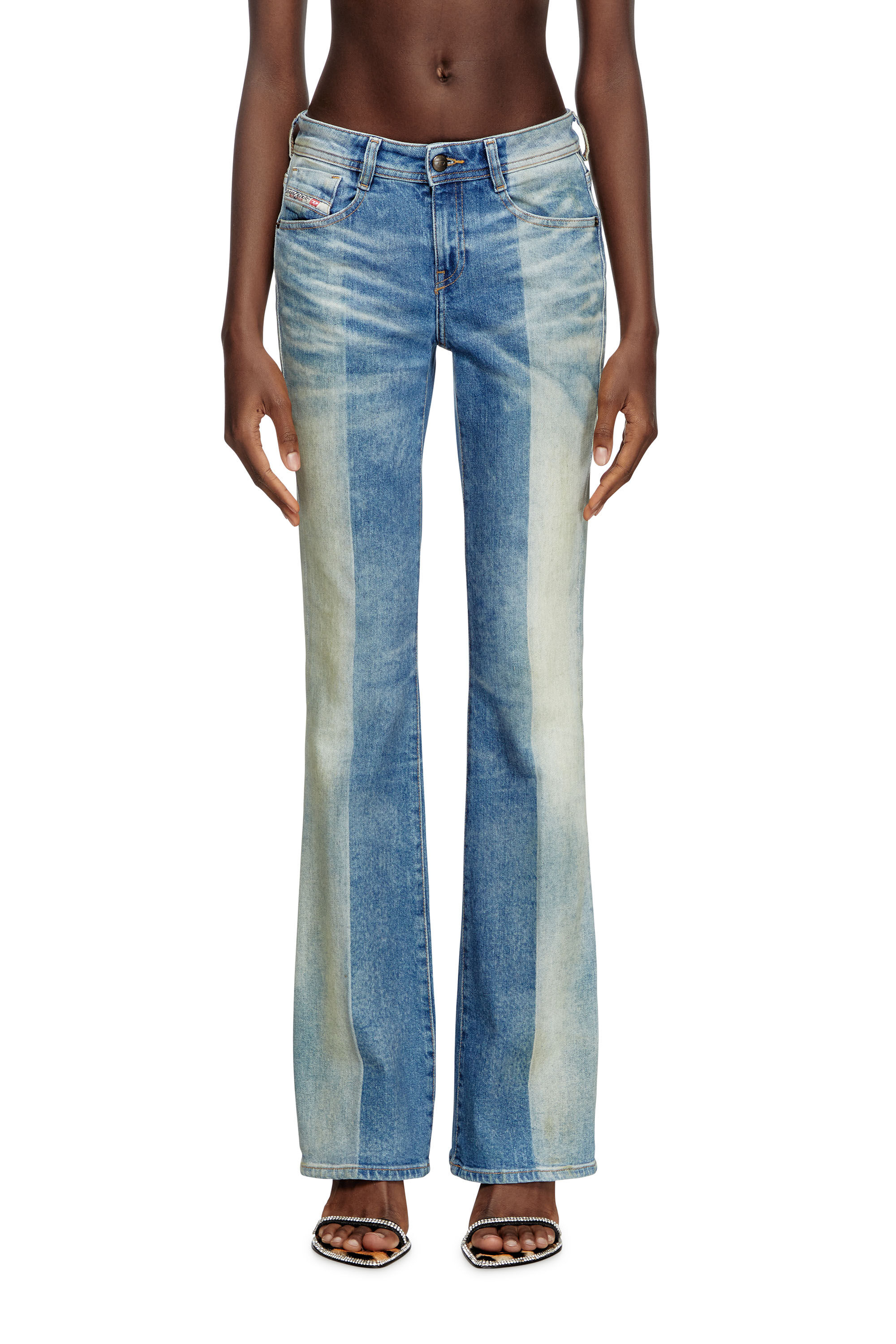 Diesel - Bootcut and Flare Jeans 1969 D-Ebbey 007W8 Mujer, Azul medio - 3