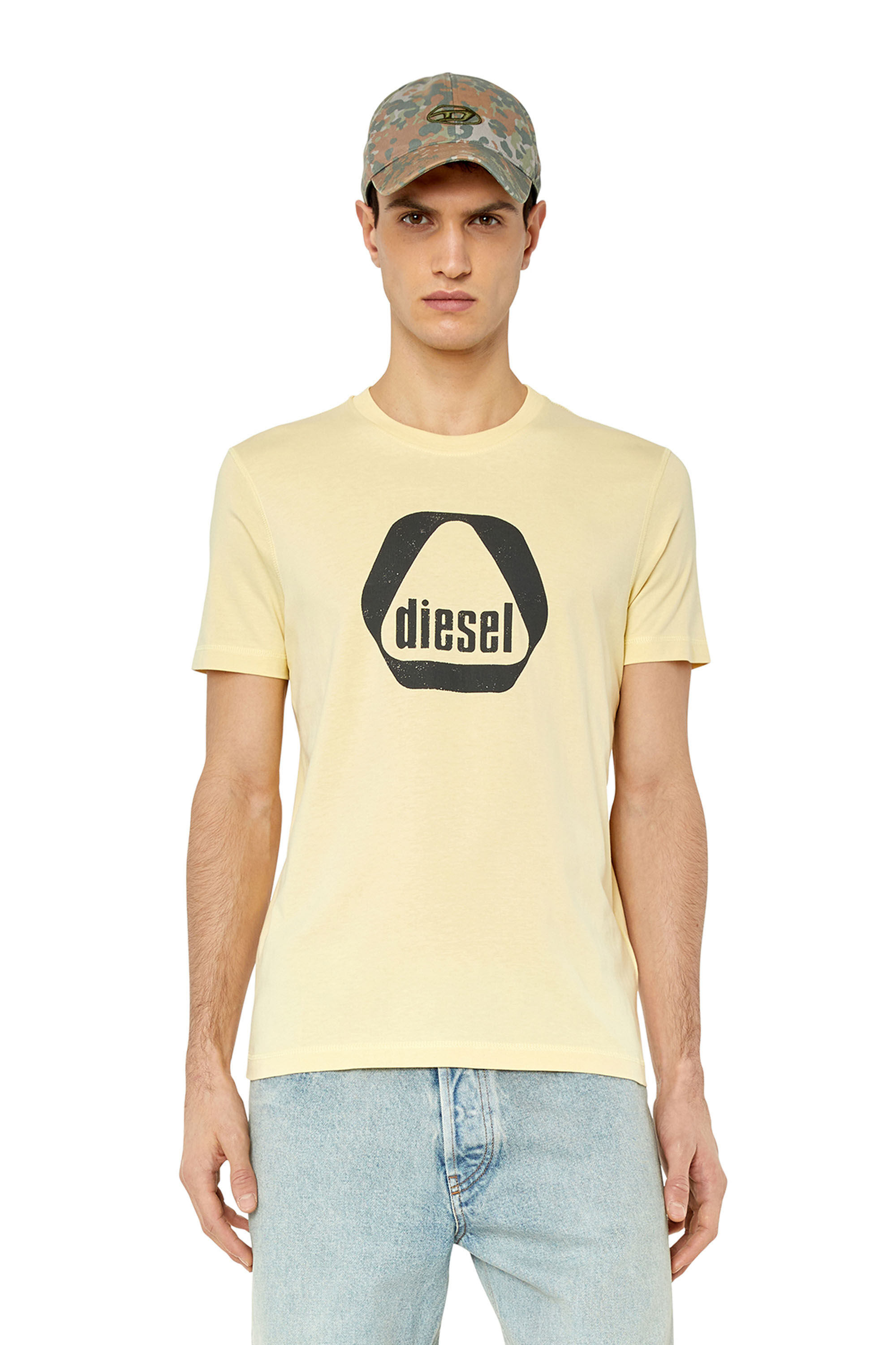 Diesel - T-DIEGOR-G10, Camiseta con estampado con el logotipo utility Hombre in Beige - 3