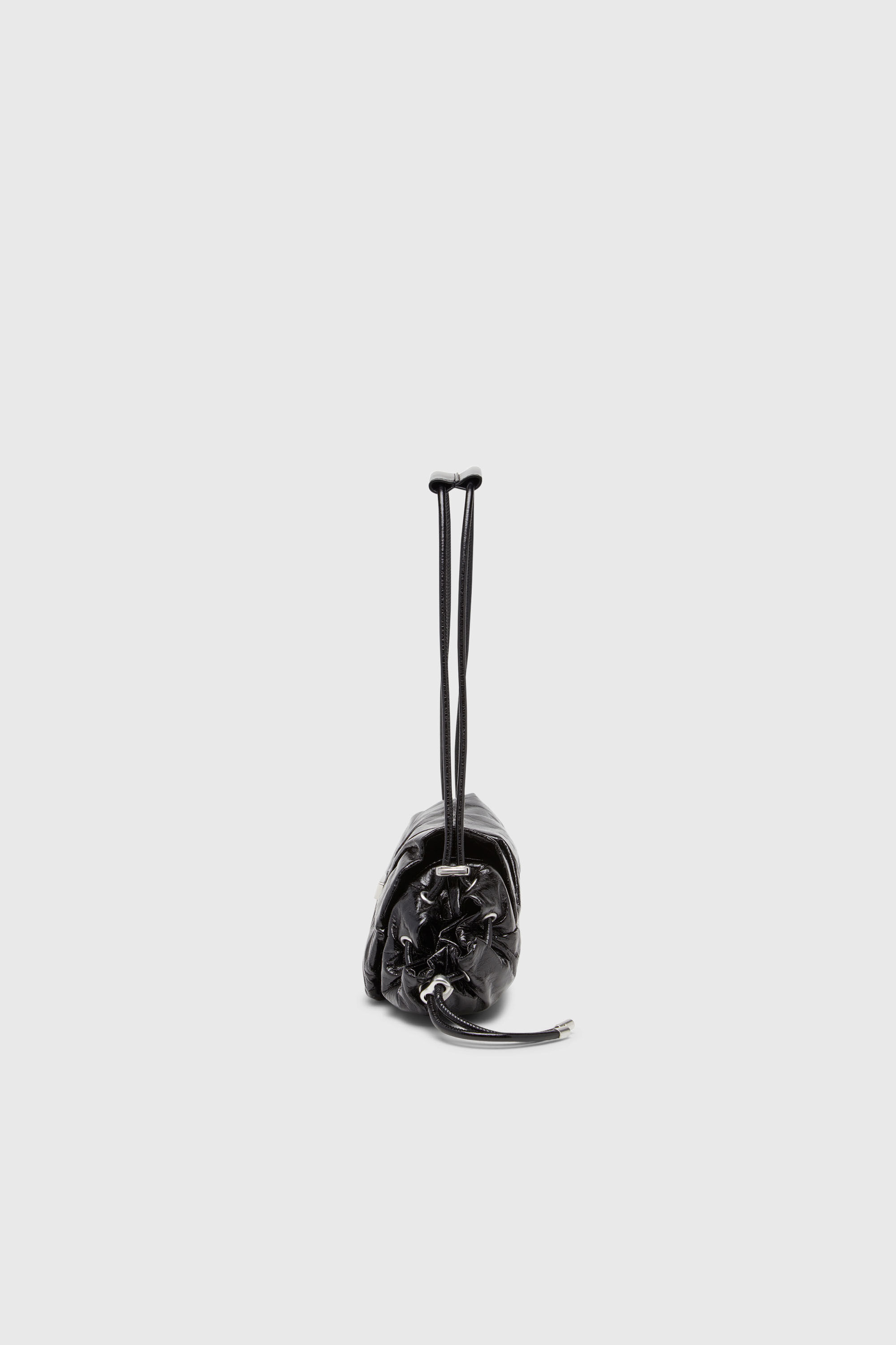 Diesel - SCRUNCH-D SHOULDER S, Scrunch-D-Bolso de hombro peque&ntilde;o de cuero arrugado Mujer in Negro - 5