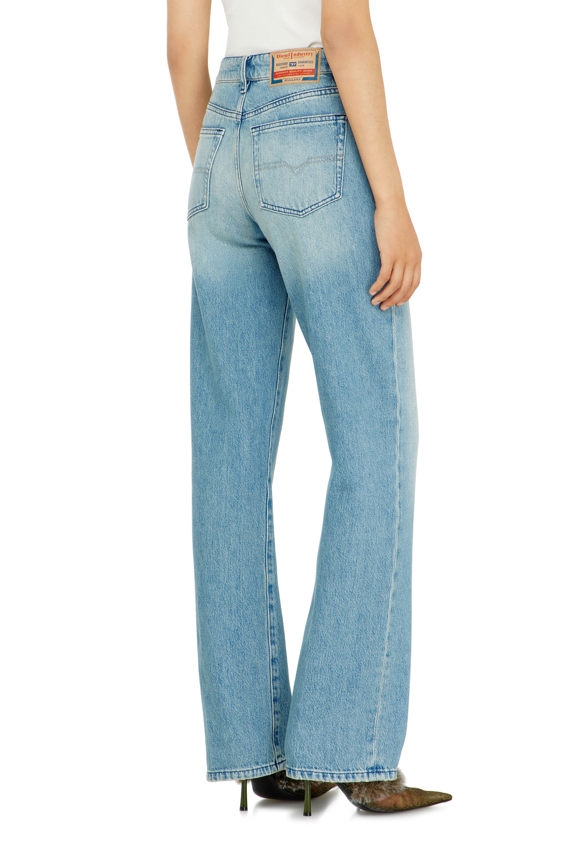 Diesel - Regular Jeans 1971 D-Sent 0BEBF Mujer, Azul Claro - 5