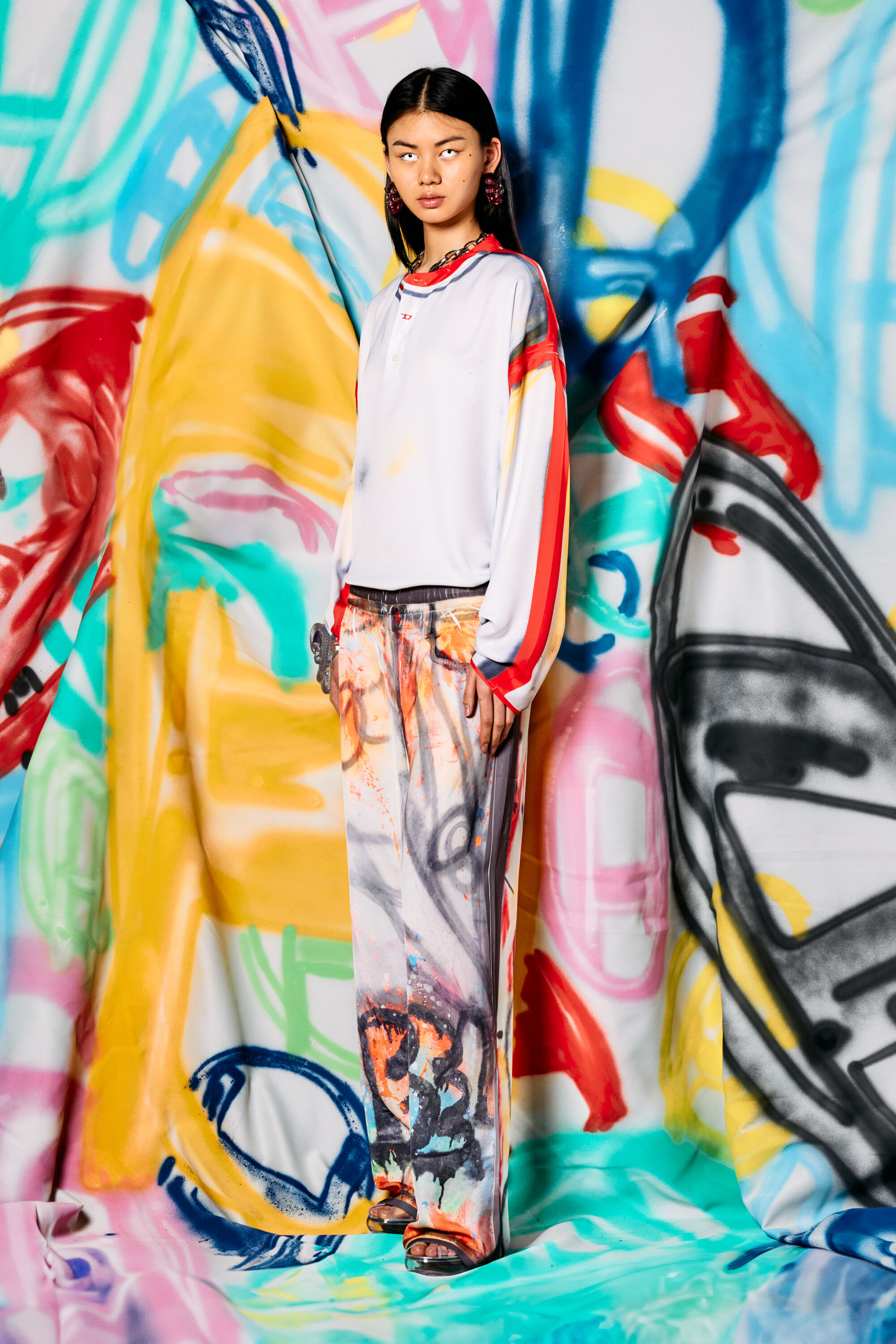 Diesel - P-AFTER-GRAFFITI-USA, Pantalón holgado con estampado graffiti Unisex in Gris - 3