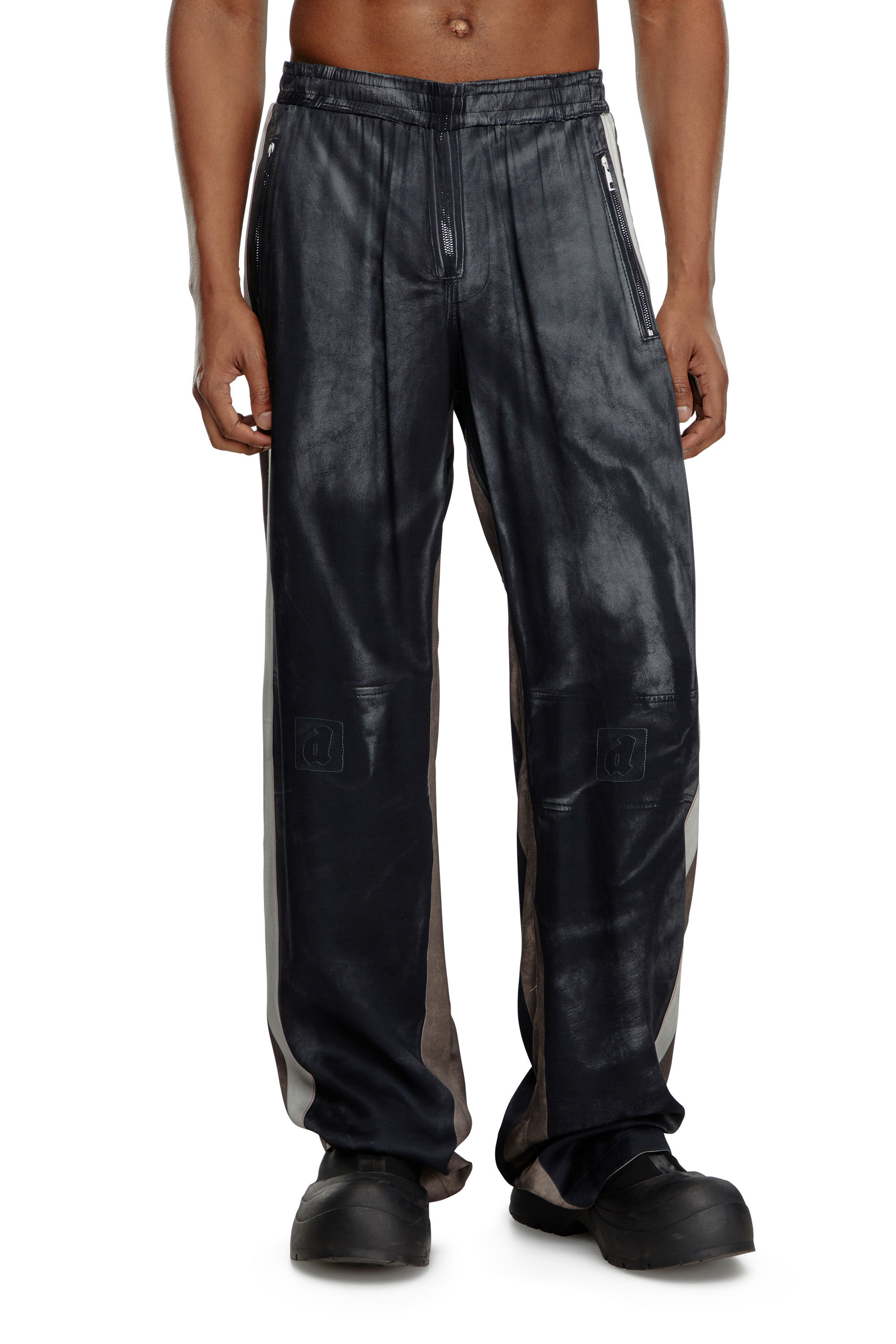 Diesel - P-AFTER, Hombre Pantalones de viscosa con estampado efecto cuero in Negro - Image 3